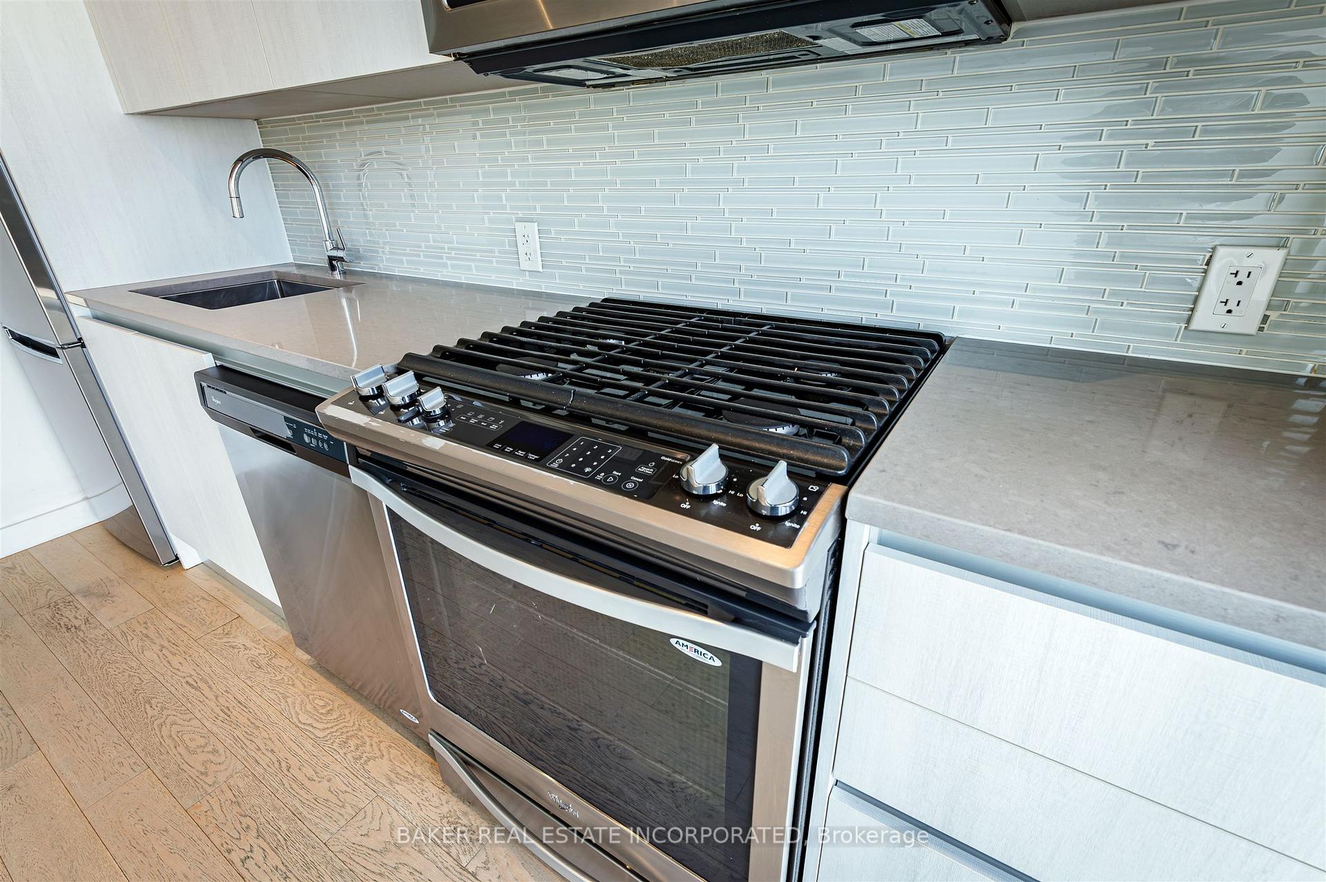 Photo 14 of Unit 1610, 111 Bathurst Street, Toronto, Waterfront Communities — HOMEH