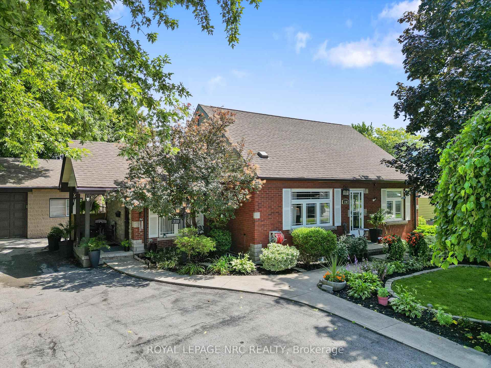Photo 2 of 210 Ontario Street, Thorold, Allanburg/Thorold South — HOMEH