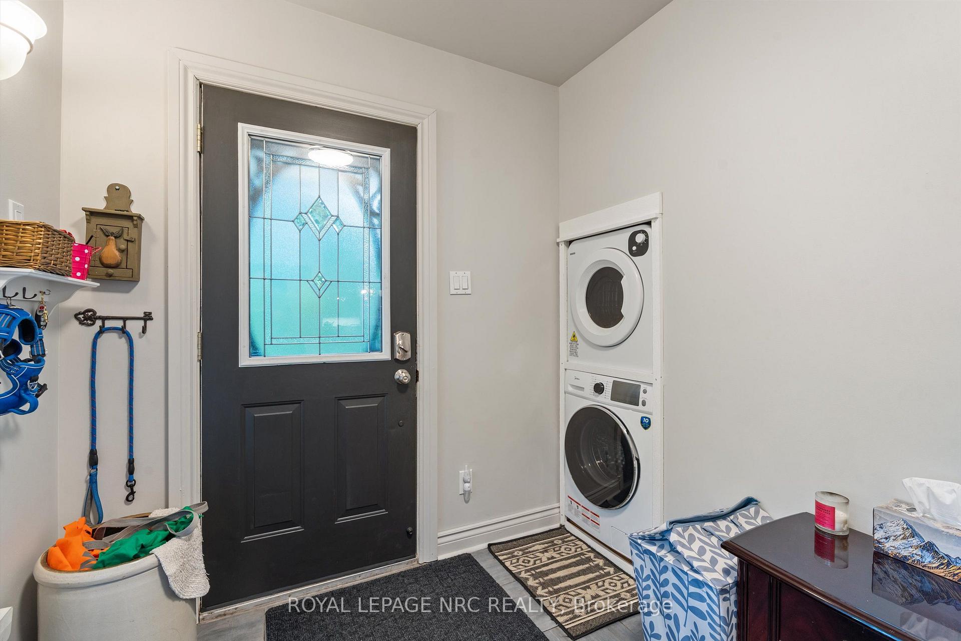 Photo 5 of 210 Ontario Street, Thorold, Allanburg/Thorold South — HOMEH