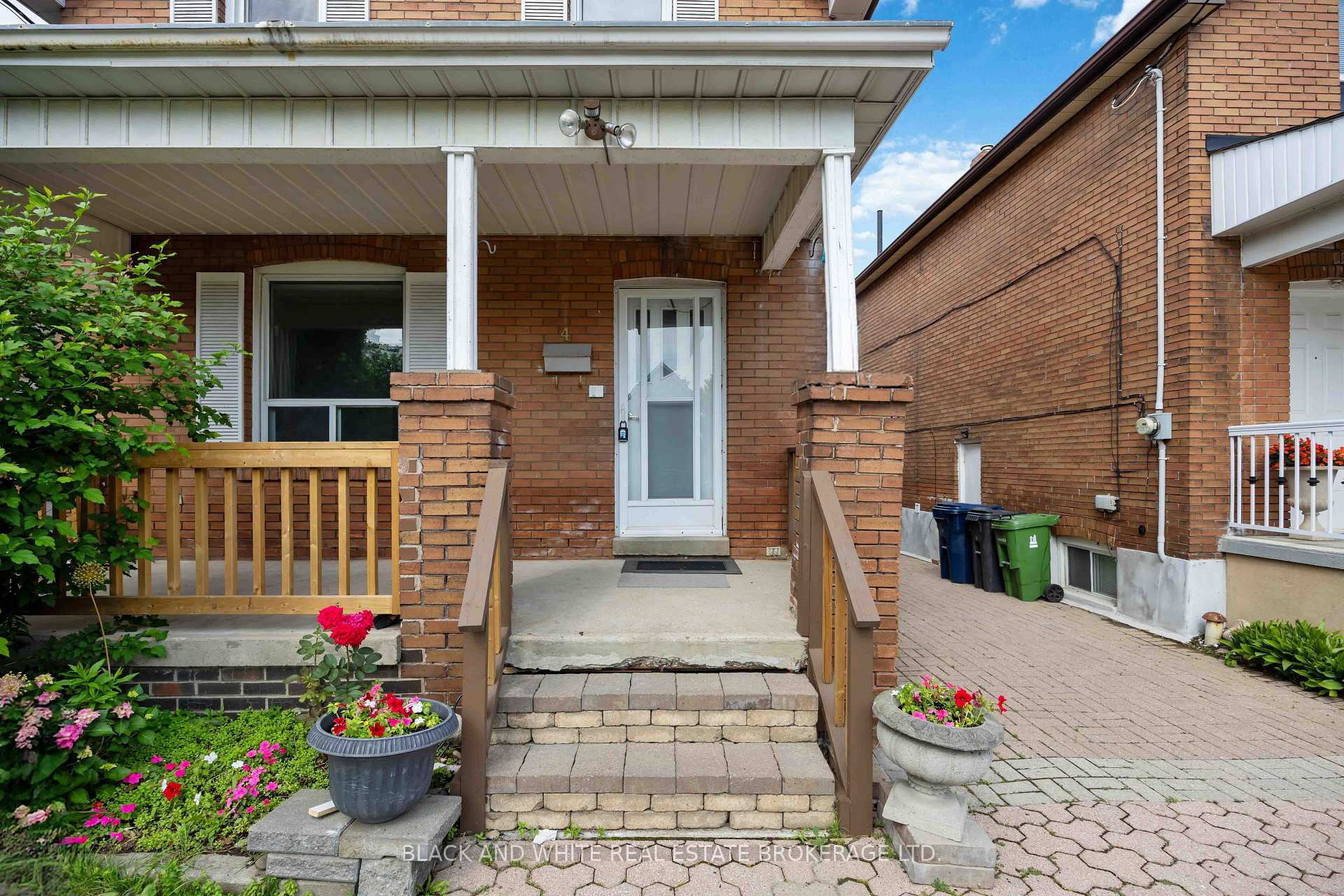 Photo 2 of 4 Greendale Avenue, Toronto, Rockcliffe-Smythe — HOMEH