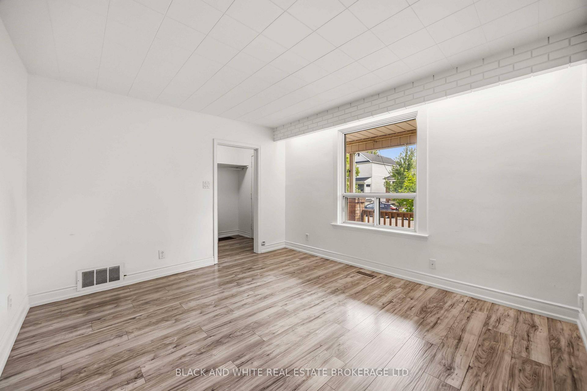 Photo 6 of 4 Greendale Avenue, Toronto, Rockcliffe-Smythe — HOMEH