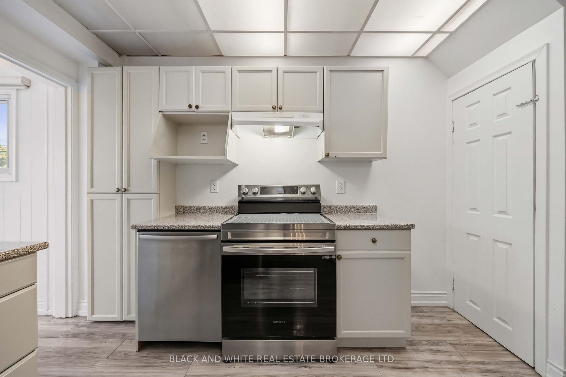 Photo 13 of 4 Greendale Avenue, Toronto, Rockcliffe-Smythe — HOMEH