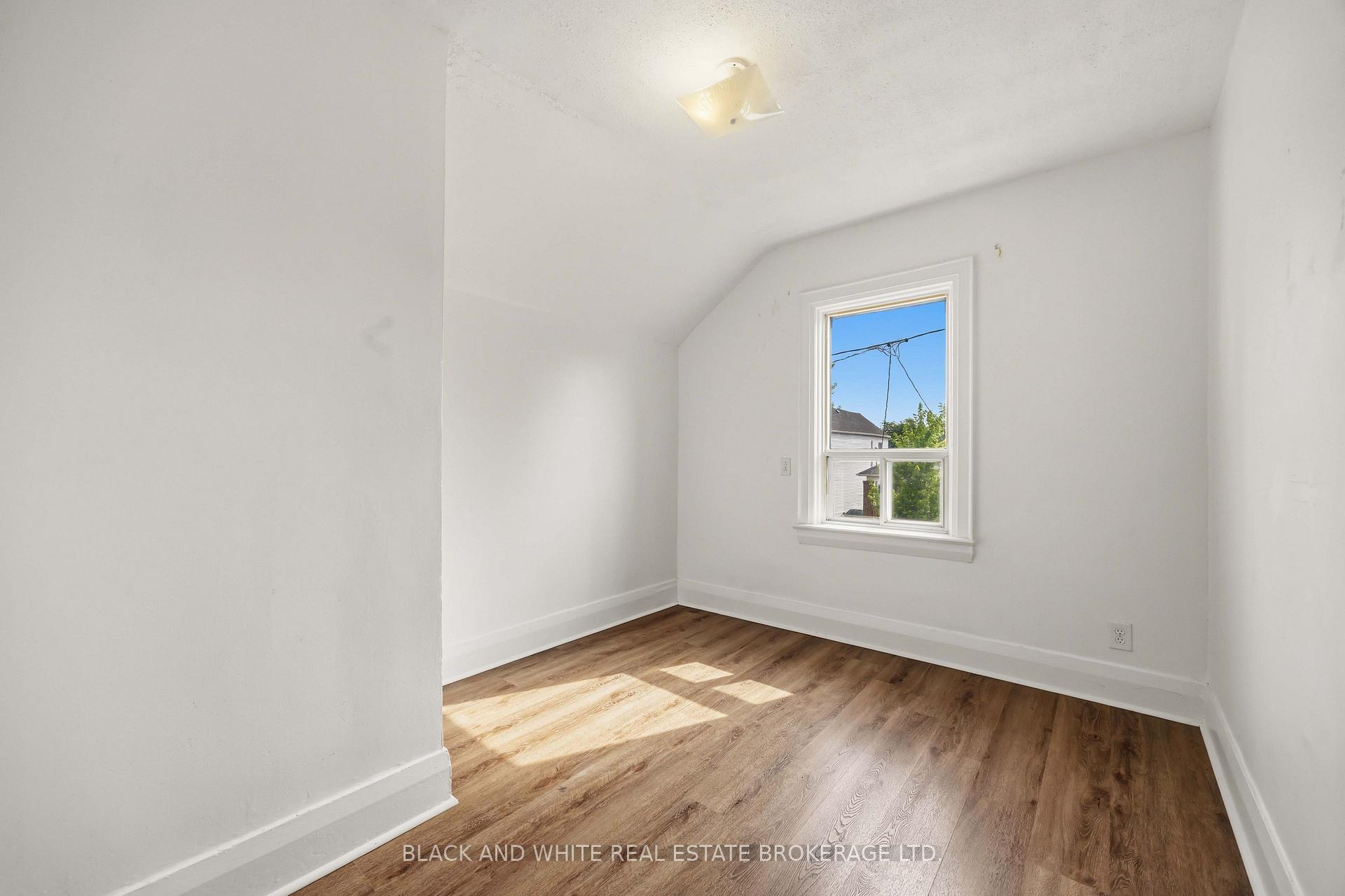 Photo 20 of 4 Greendale Avenue, Toronto, Rockcliffe-Smythe — HOMEH
