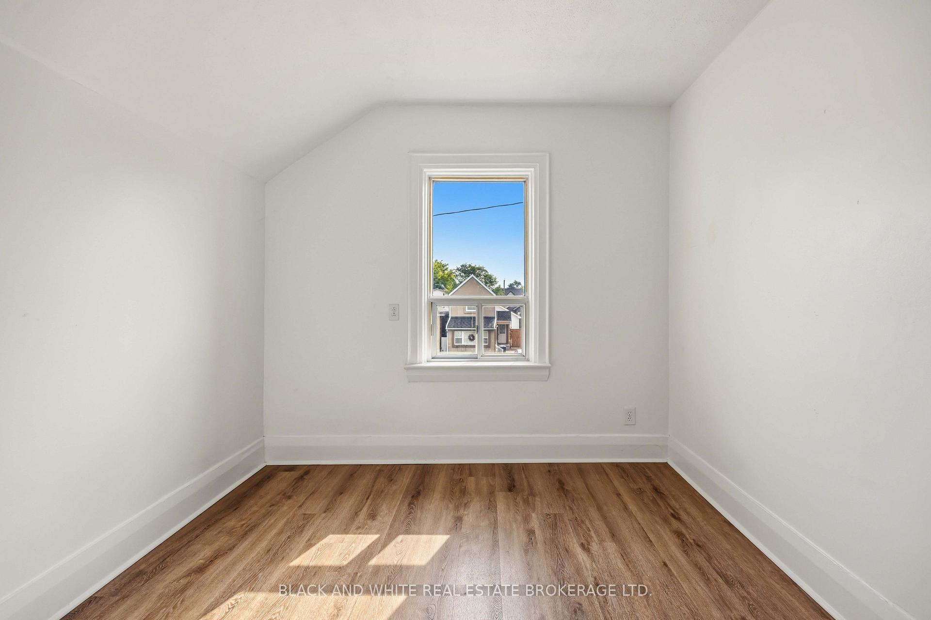 Photo 22 of 4 Greendale Avenue, Toronto, Rockcliffe-Smythe — HOMEH