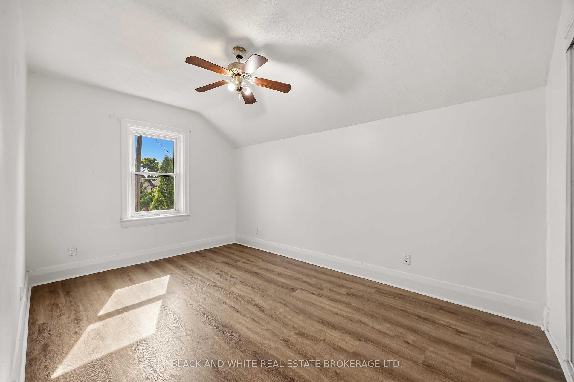 Photo 23 of 4 Greendale Avenue, Toronto, Rockcliffe-Smythe — HOMEH