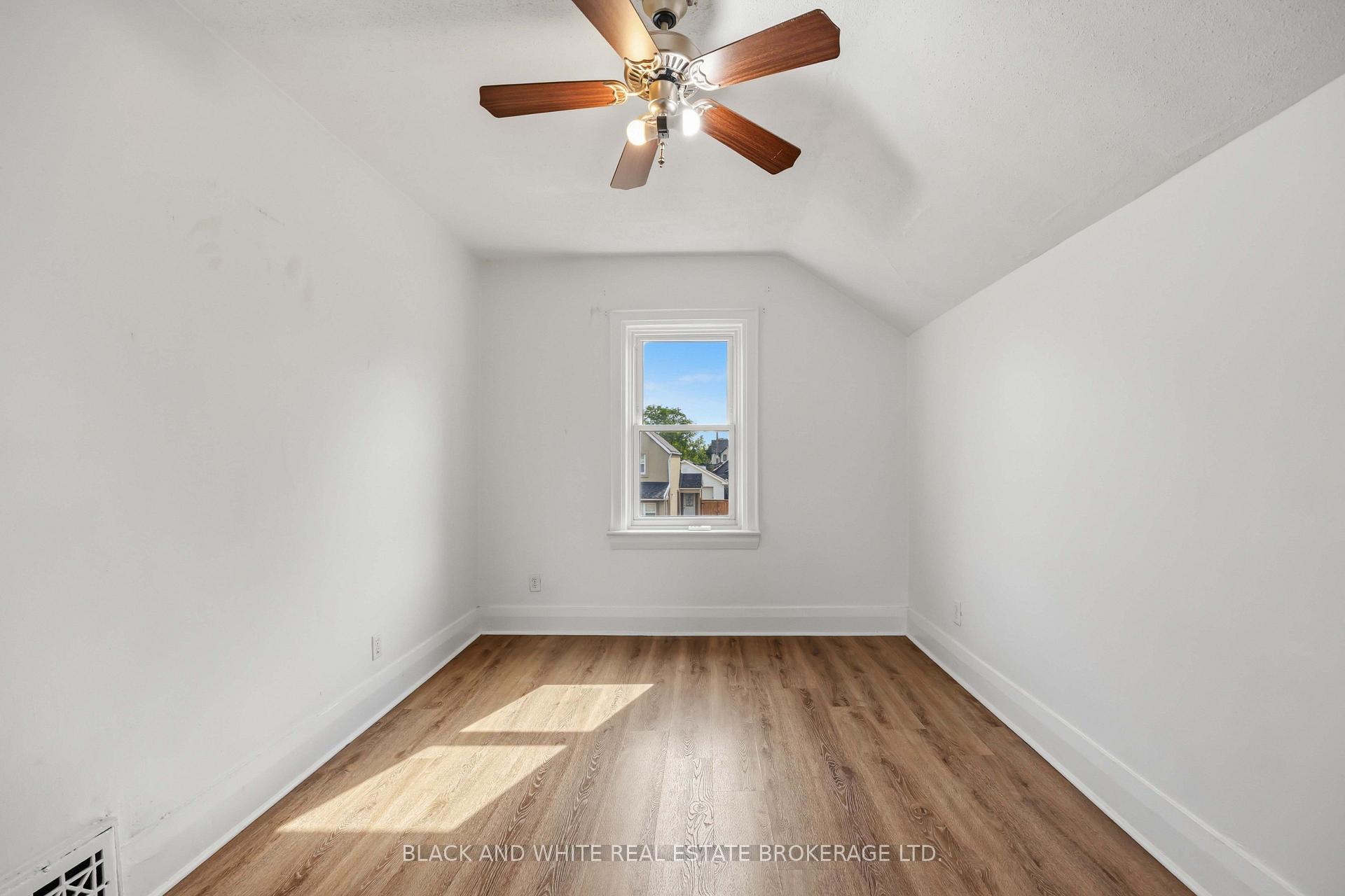 Photo 25 of 4 Greendale Avenue, Toronto, Rockcliffe-Smythe — HOMEH
