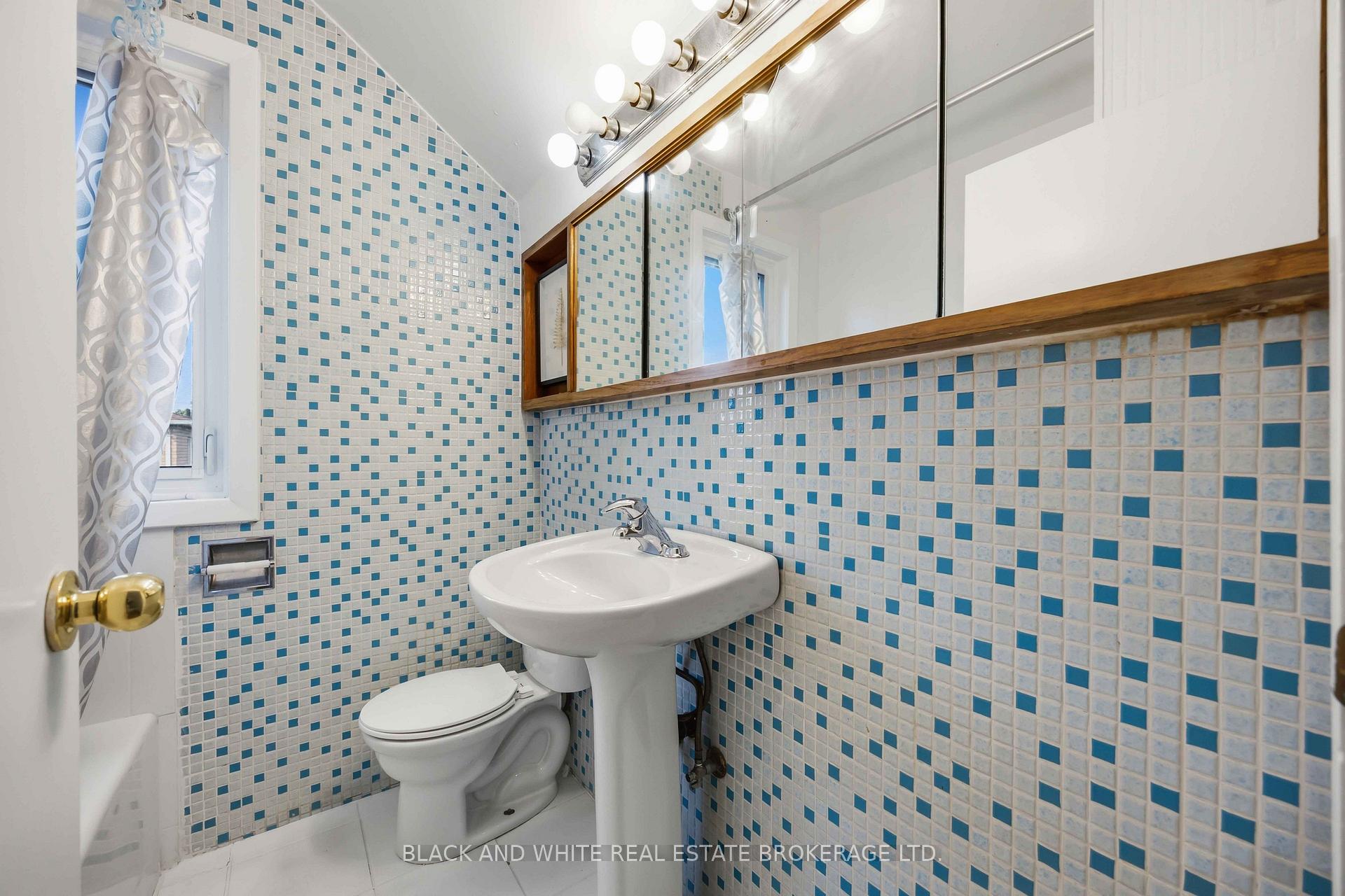 Photo 28 of 4 Greendale Avenue, Toronto, Rockcliffe-Smythe — HOMEH