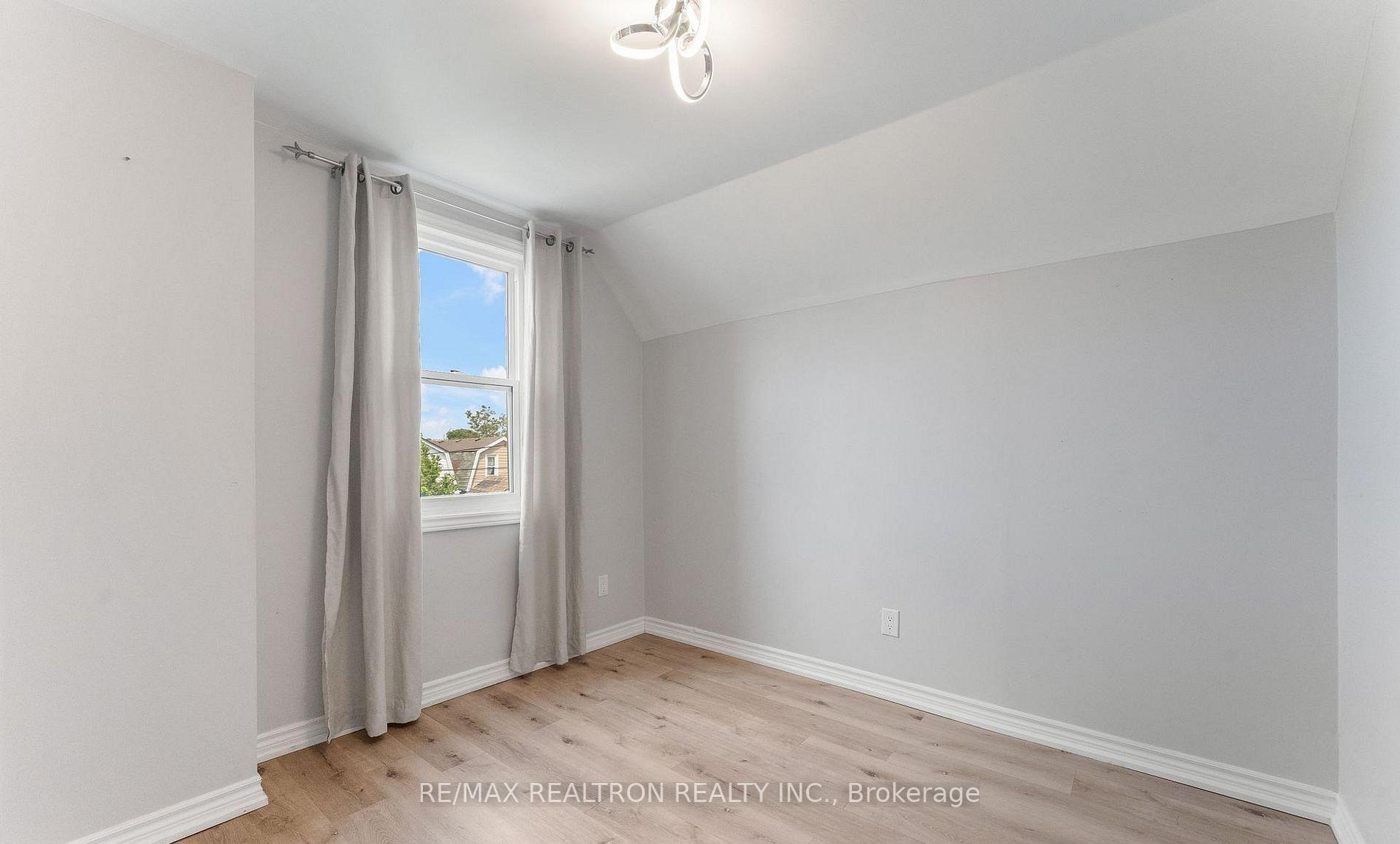 Photo 17 of Unit 1, 1045 Cannon Street E, Hamilton, Crown Point — HOMEH