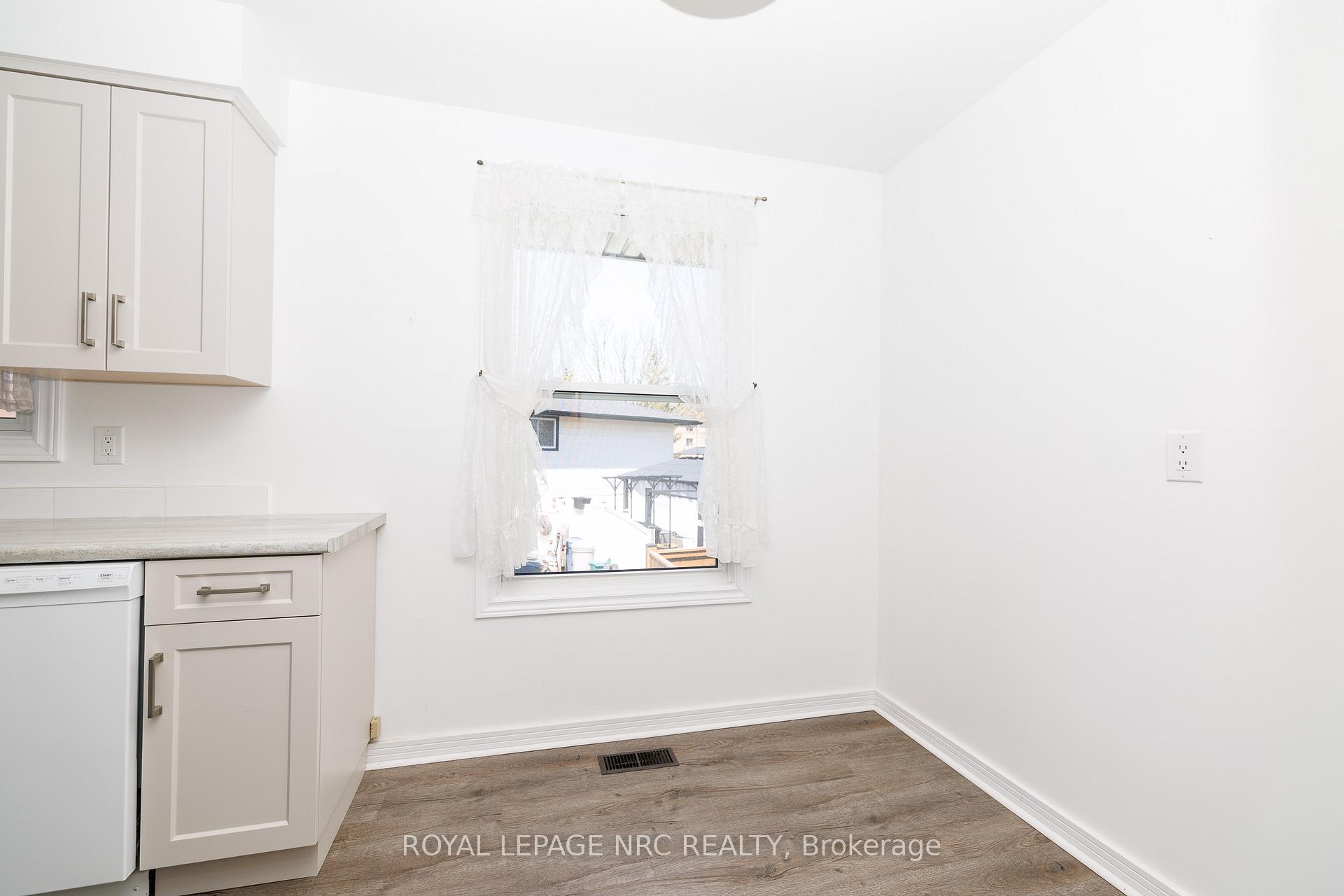 Photo 15 of 8 Kerwin Gate, St. Catharines, Lakeport — HOMEH