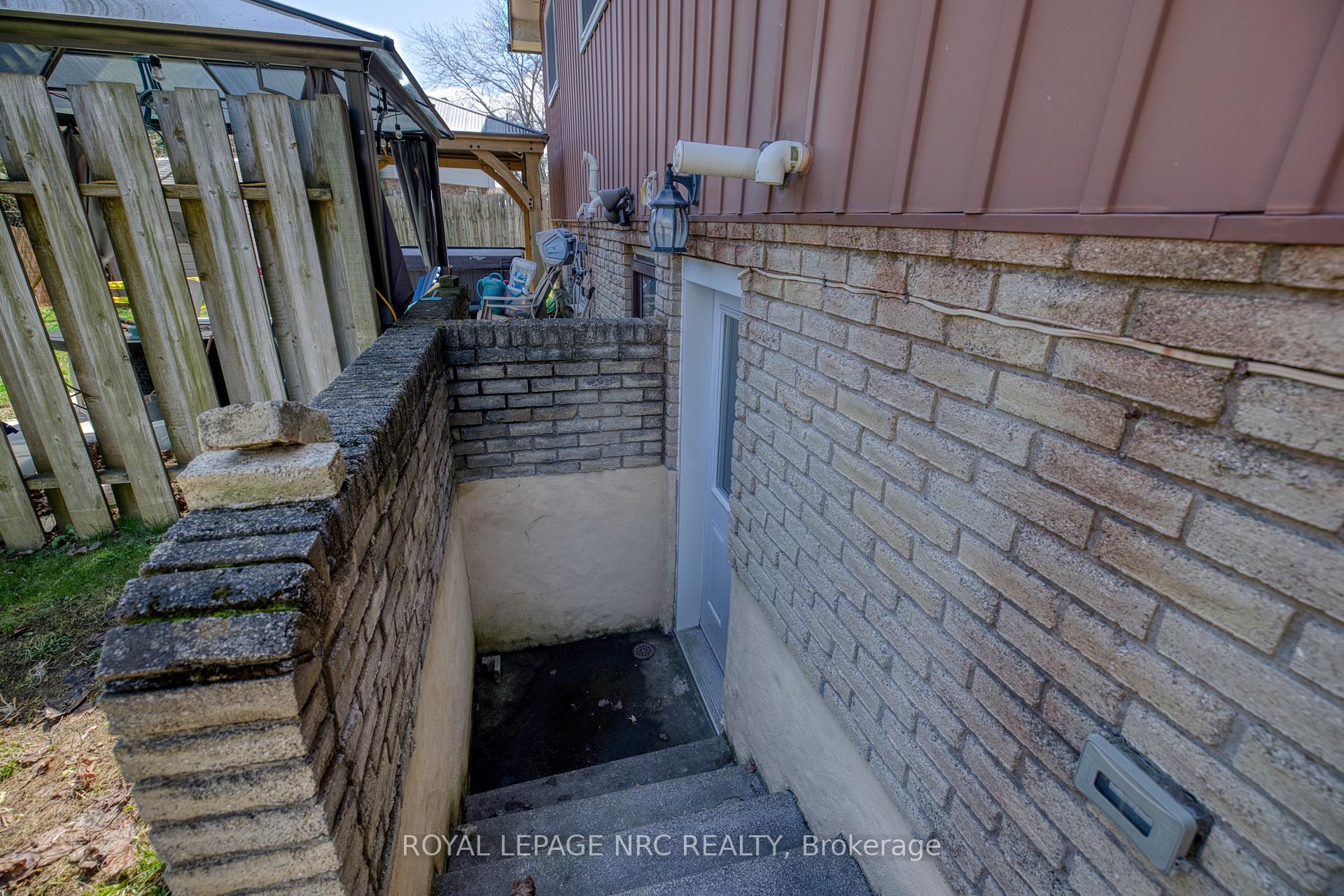 Photo 34 of 8 Kerwin Gate, St. Catharines, Lakeport — HOMEH