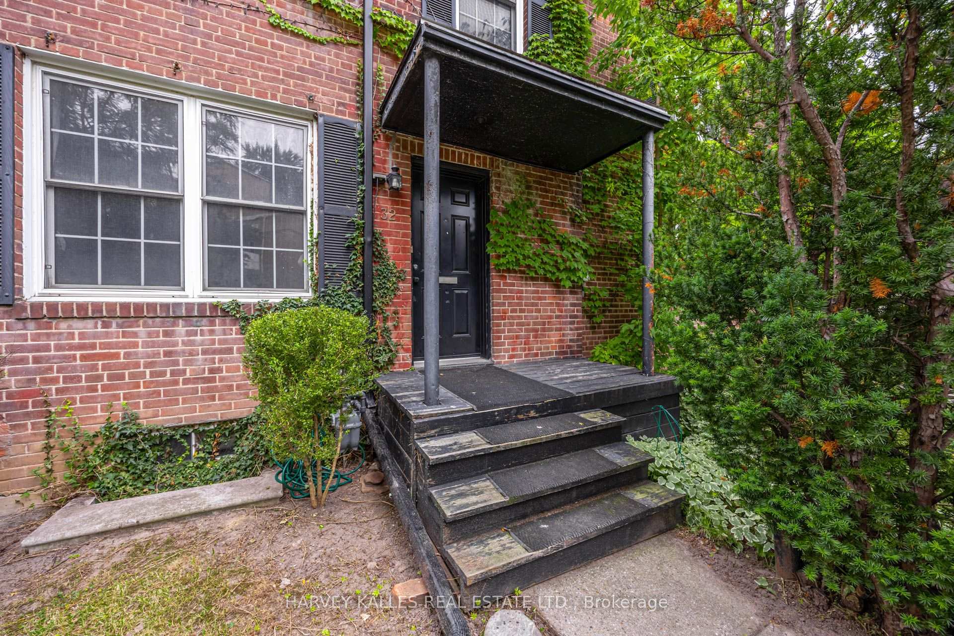 Photo 2 of 32 Oxton Avenue, Toronto, Yonge-St. Clair — HOMEH