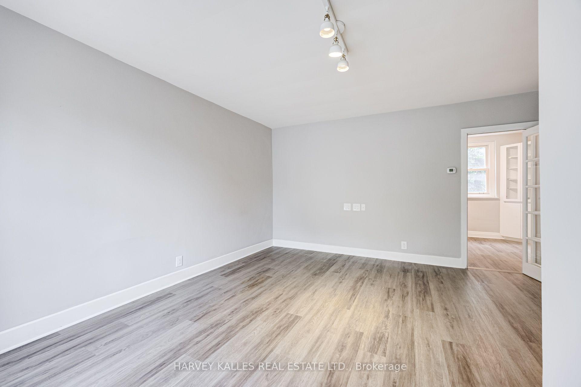 Photo 4 of 32 Oxton Avenue, Toronto, Yonge-St. Clair — HOMEH