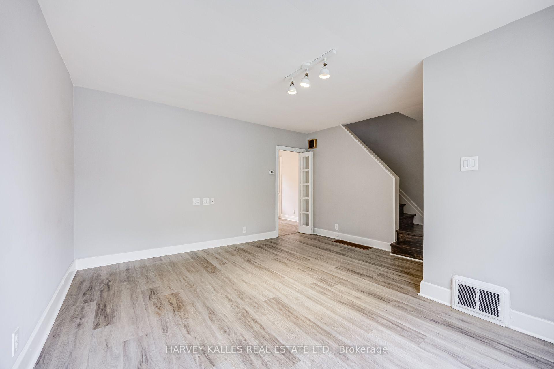 Photo 5 of 32 Oxton Avenue, Toronto, Yonge-St. Clair — HOMEH