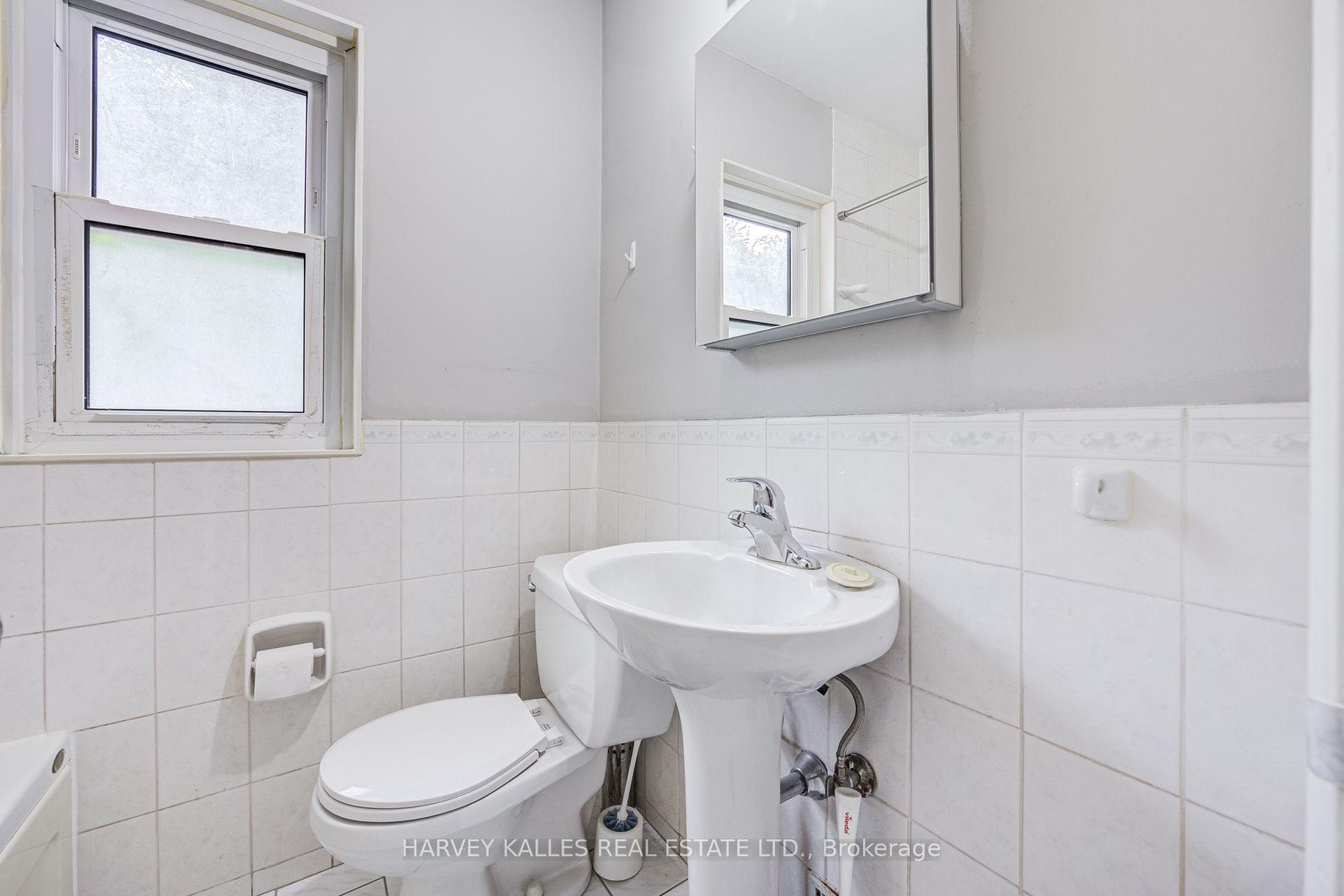 Photo 10 of 32 Oxton Avenue, Toronto, Yonge-St. Clair — HOMEH