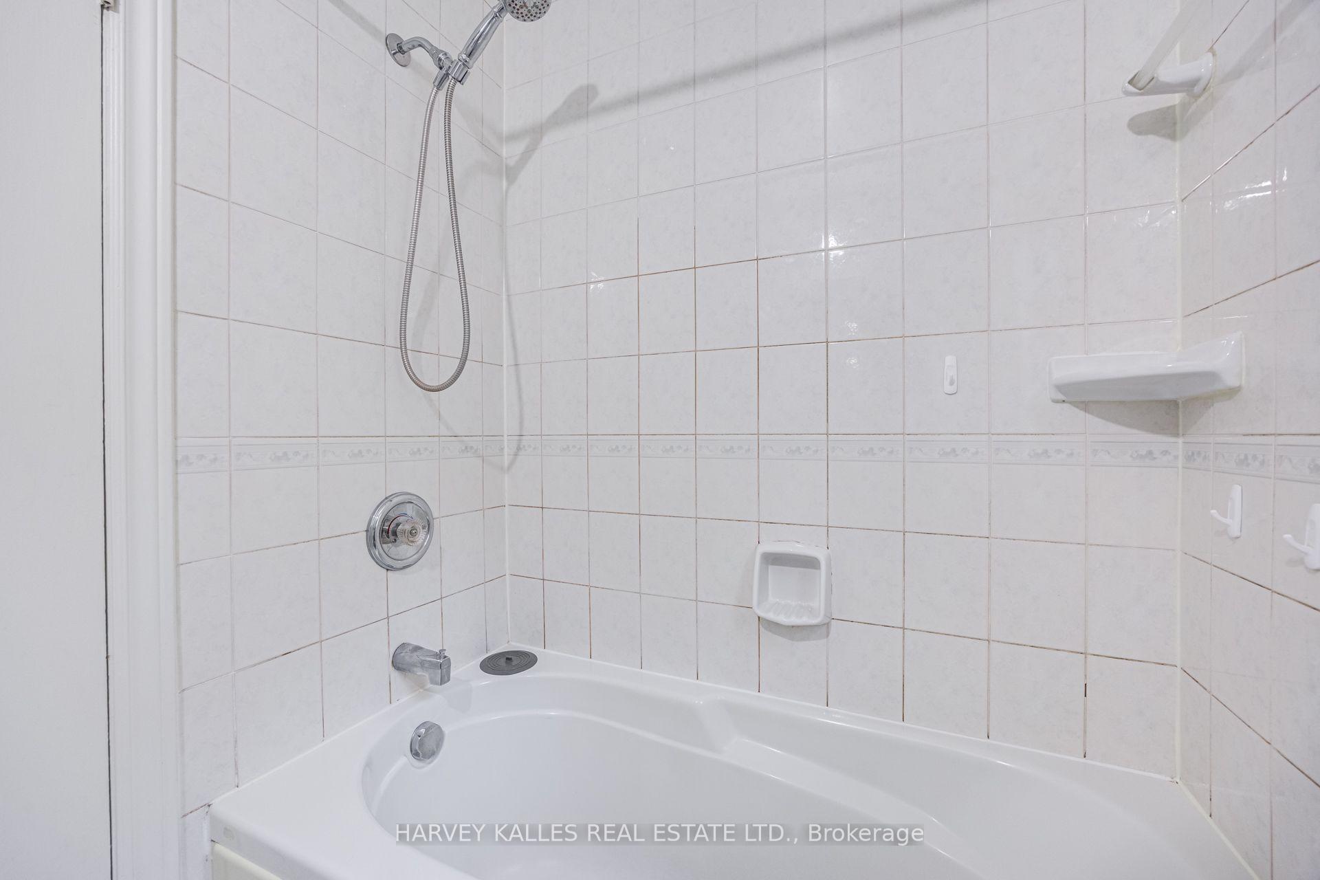 Photo 11 of 32 Oxton Avenue, Toronto, Yonge-St. Clair — HOMEH