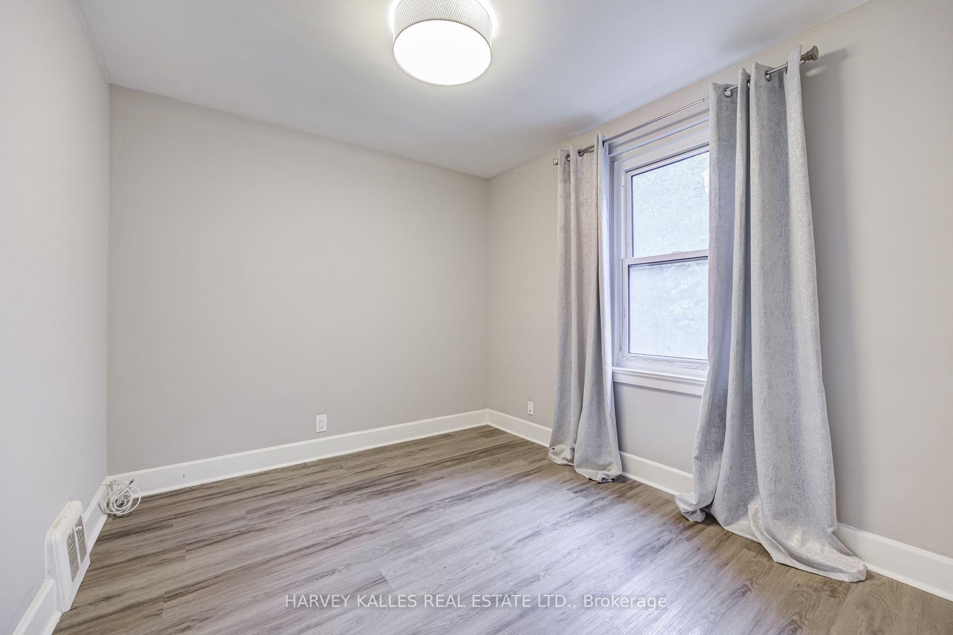 Photo 12 of 32 Oxton Avenue, Toronto, Yonge-St. Clair — HOMEH