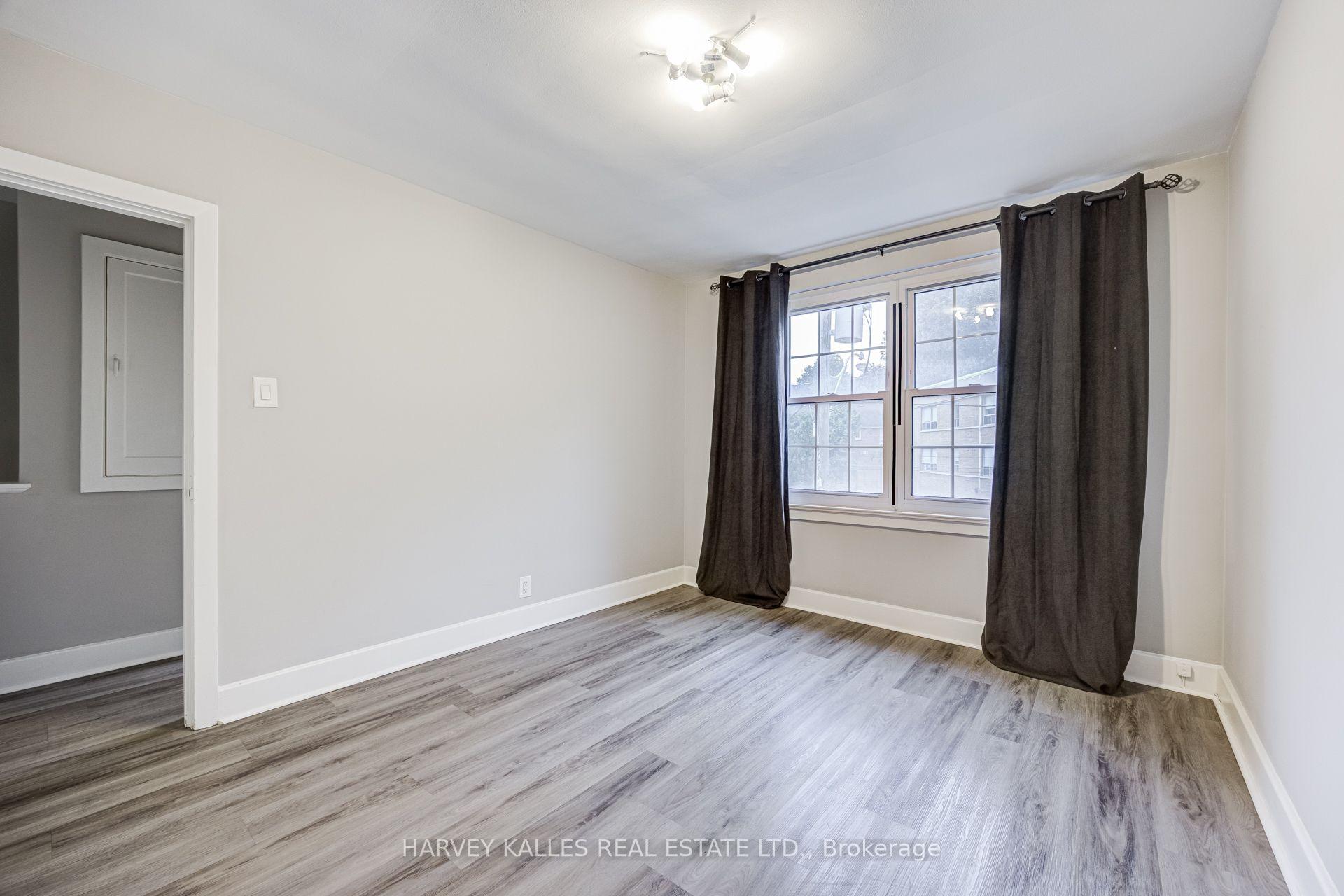 Photo 13 of 32 Oxton Avenue, Toronto, Yonge-St. Clair — HOMEH