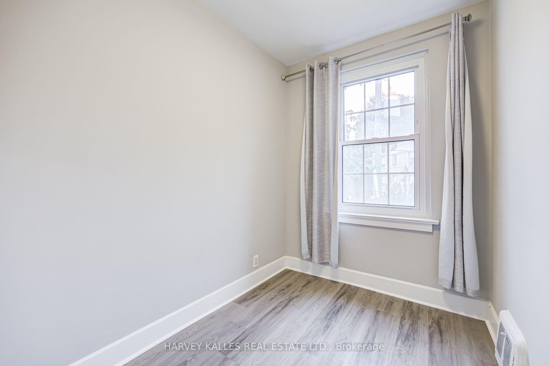 Photo 15 of 32 Oxton Avenue, Toronto, Yonge-St. Clair — HOMEH