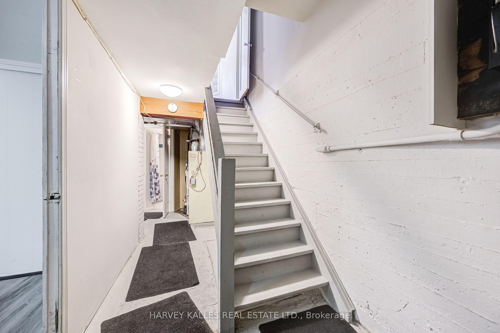 Photo 17 of 32 Oxton Avenue, Toronto, Yonge-St. Clair — HOMEH