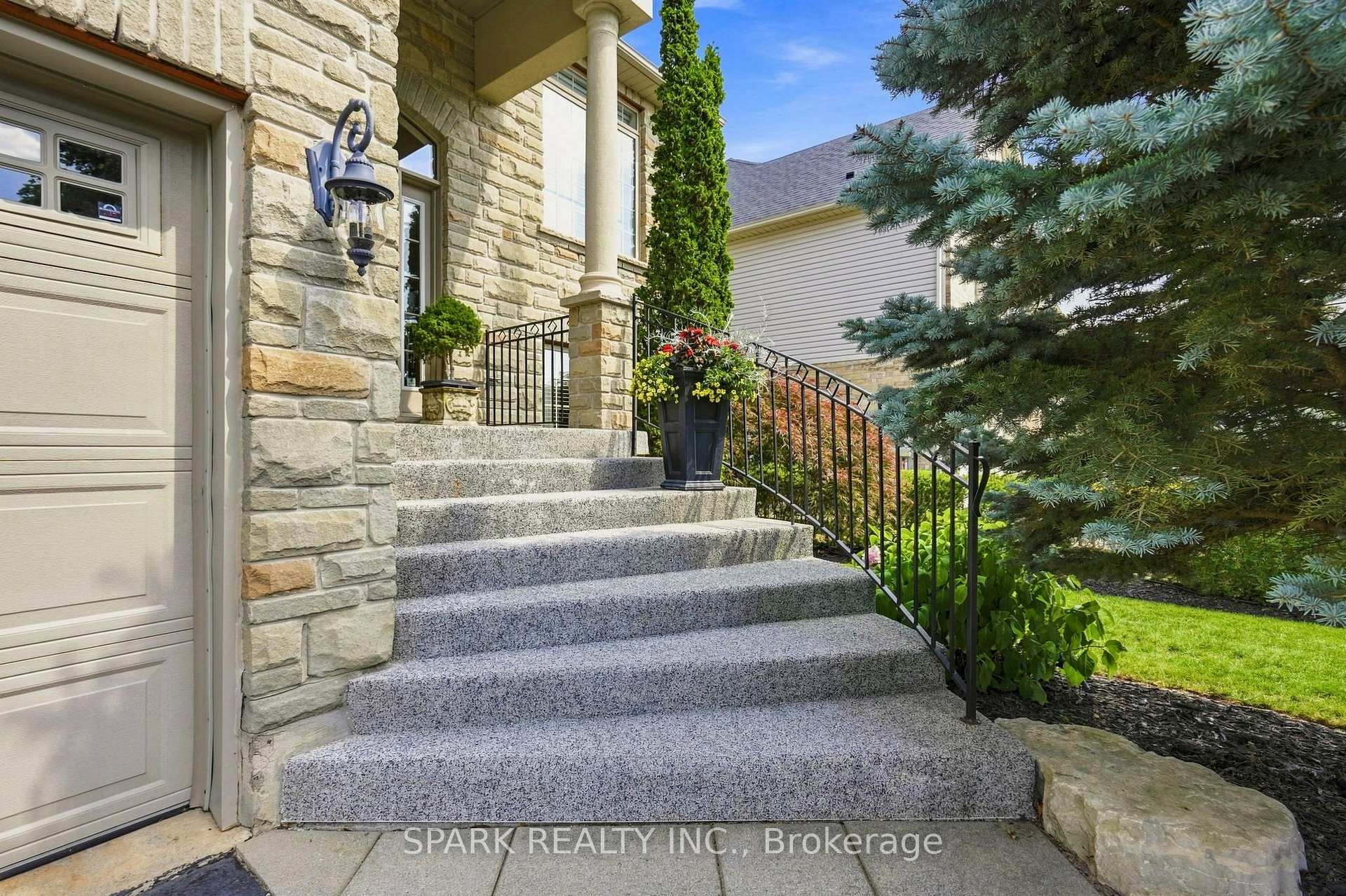 Photo 3 of 179 Tanners Drive S, Halton Hills, Acton — HOMEH