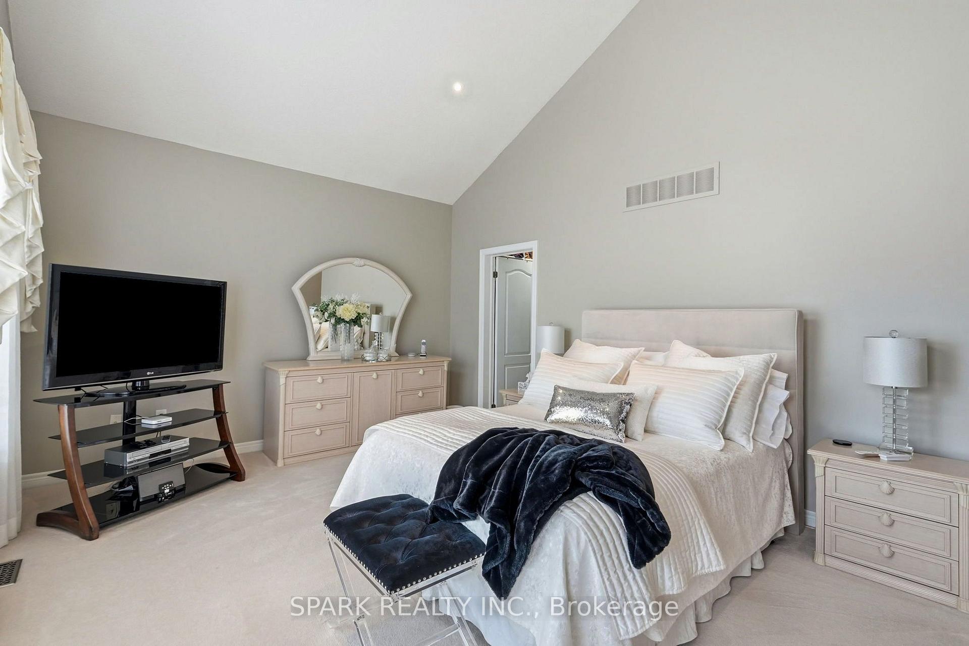 Photo 22 of 179 Tanners Drive S, Halton Hills, Acton — HOMEH
