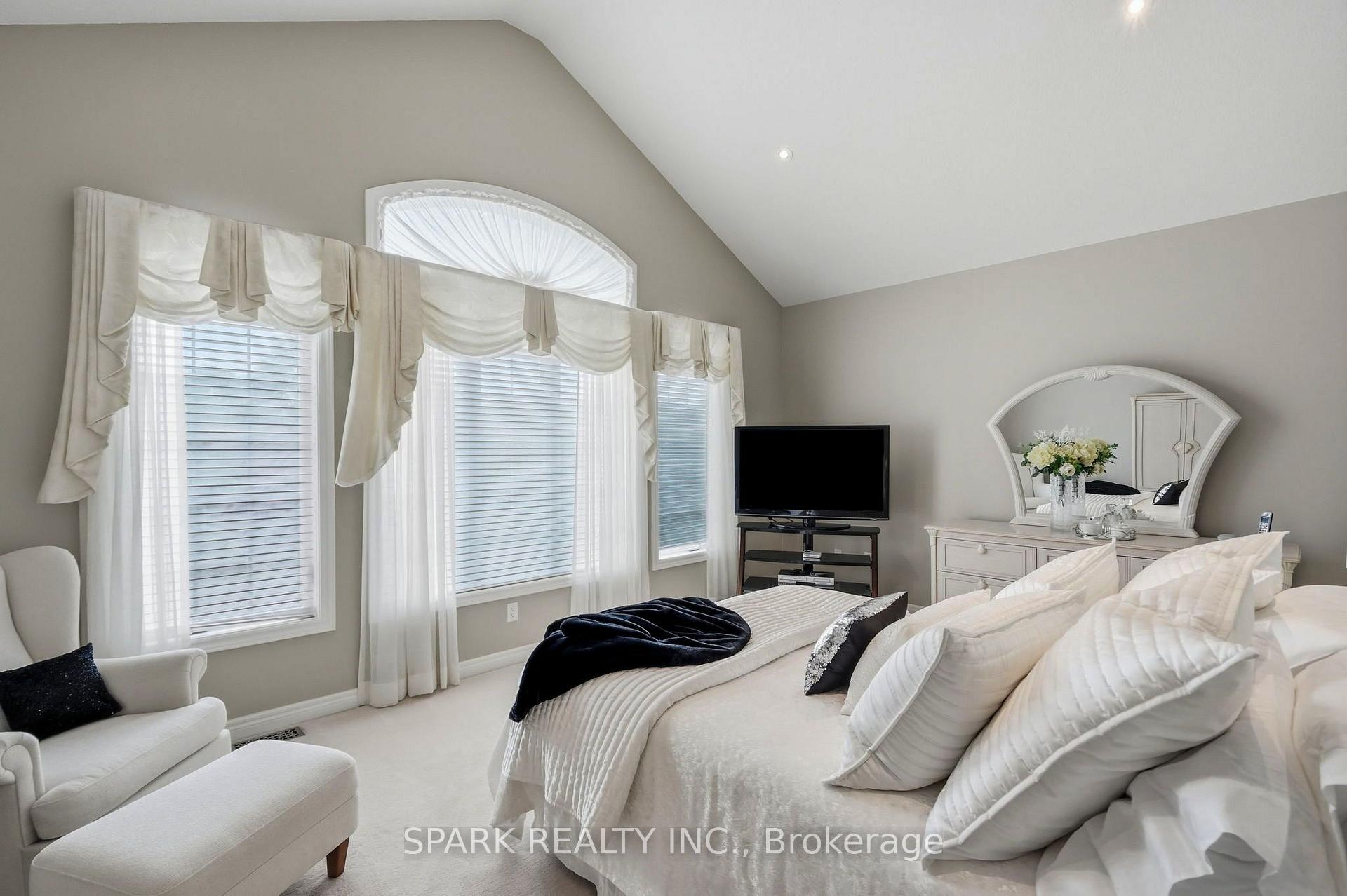 Photo 23 of 179 Tanners Drive S, Halton Hills, Acton — HOMEH