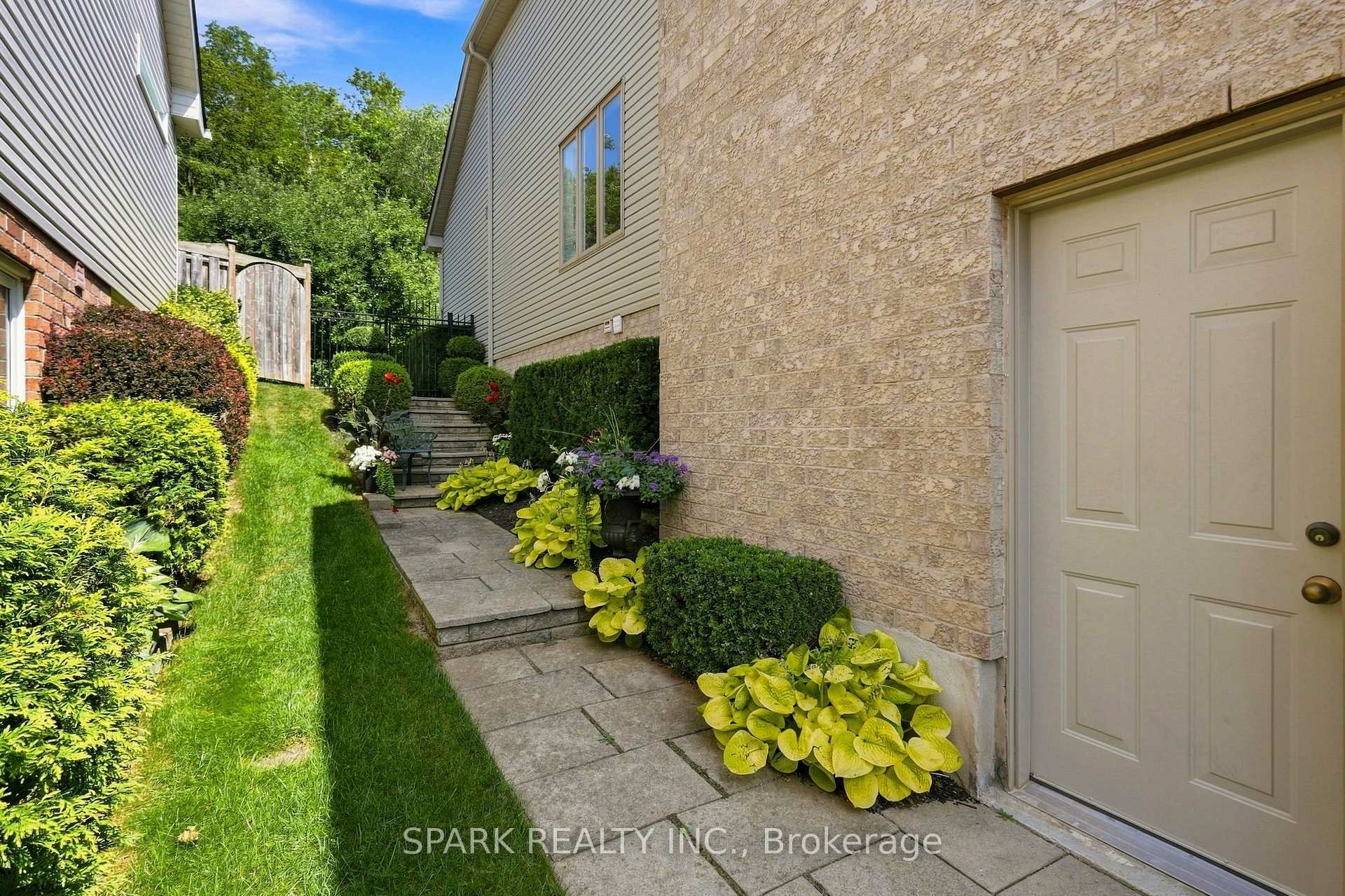 Photo 46 of 179 Tanners Drive S, Halton Hills, Acton — HOMEH