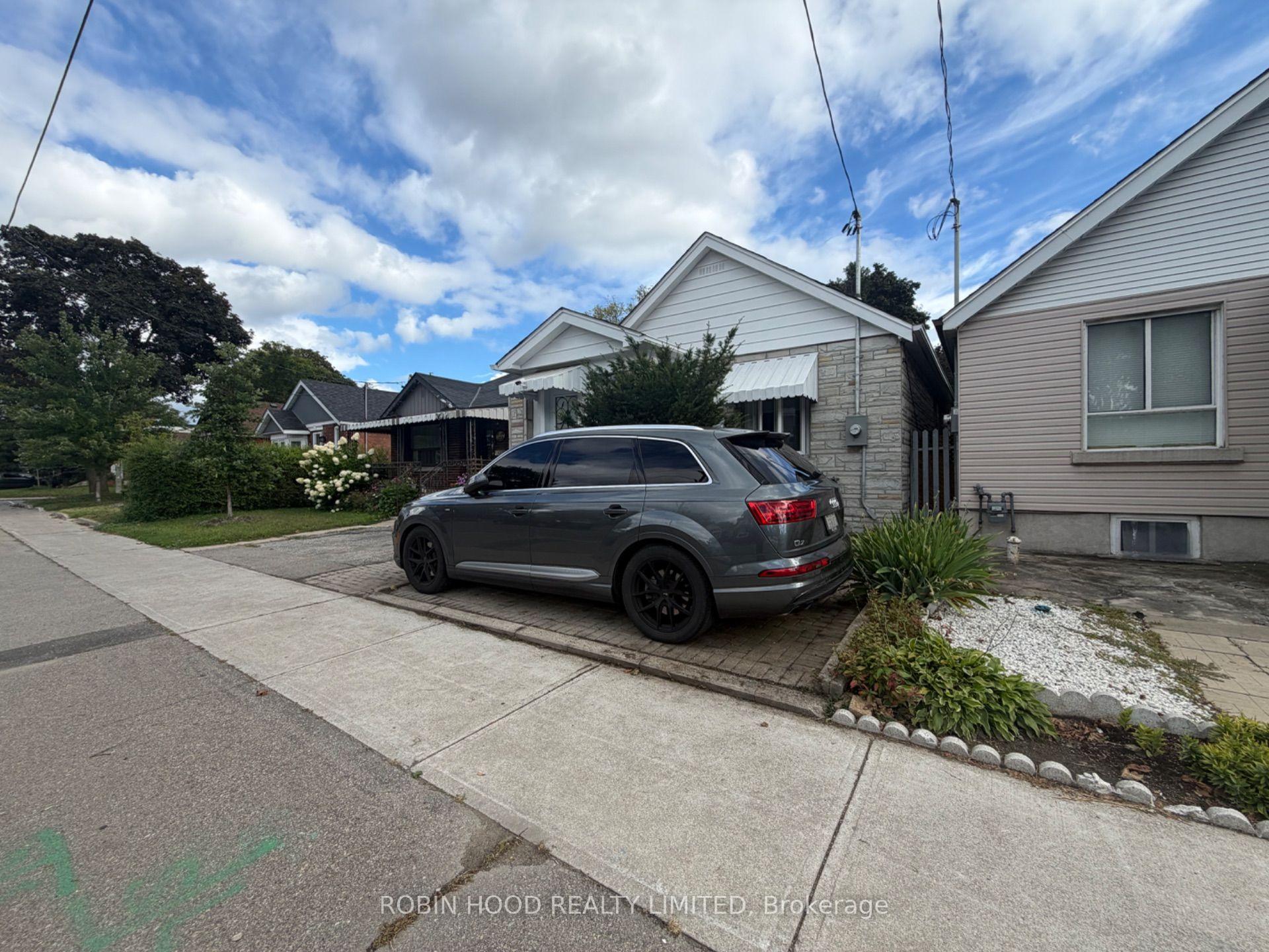 Photo 3 of 329 O'Connor Drive, Toronto, East York — HOMEH