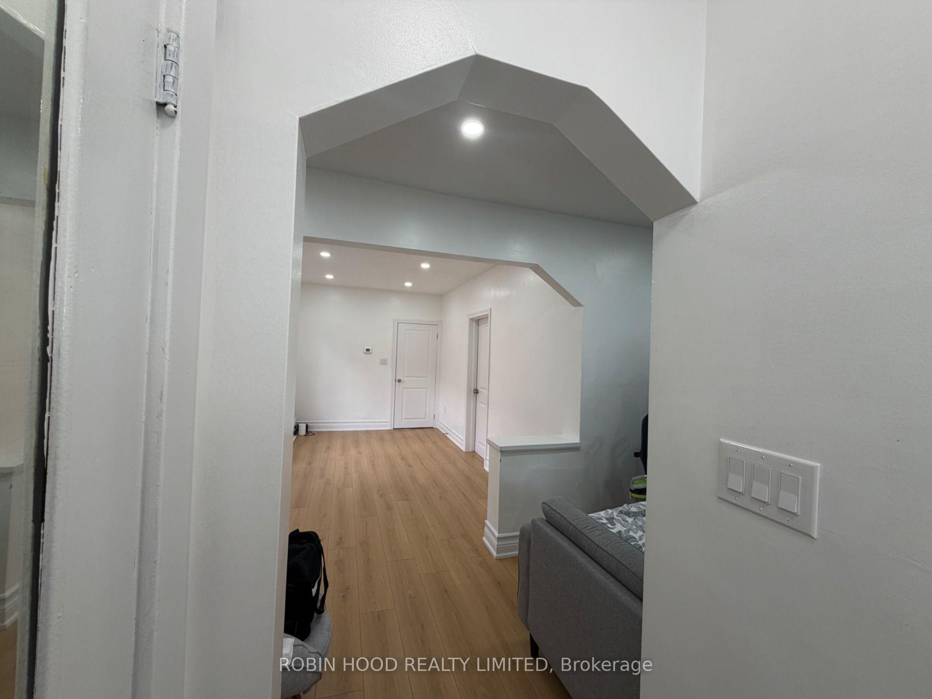 Photo 5 of 329 O'Connor Drive, Toronto, East York — HOMEH