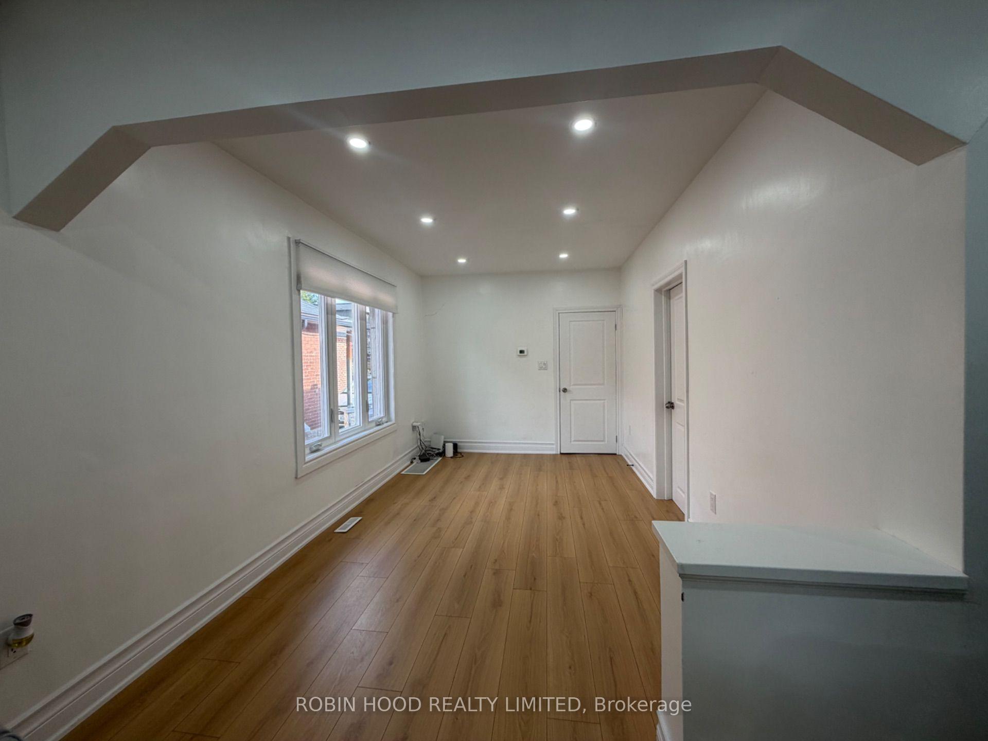 Photo 6 of 329 O'Connor Drive, Toronto, East York — HOMEH