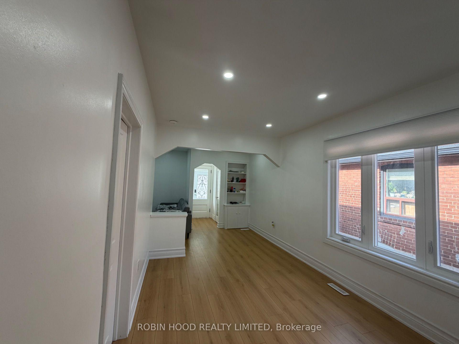 Photo 7 of 329 O'Connor Drive, Toronto, East York — HOMEH