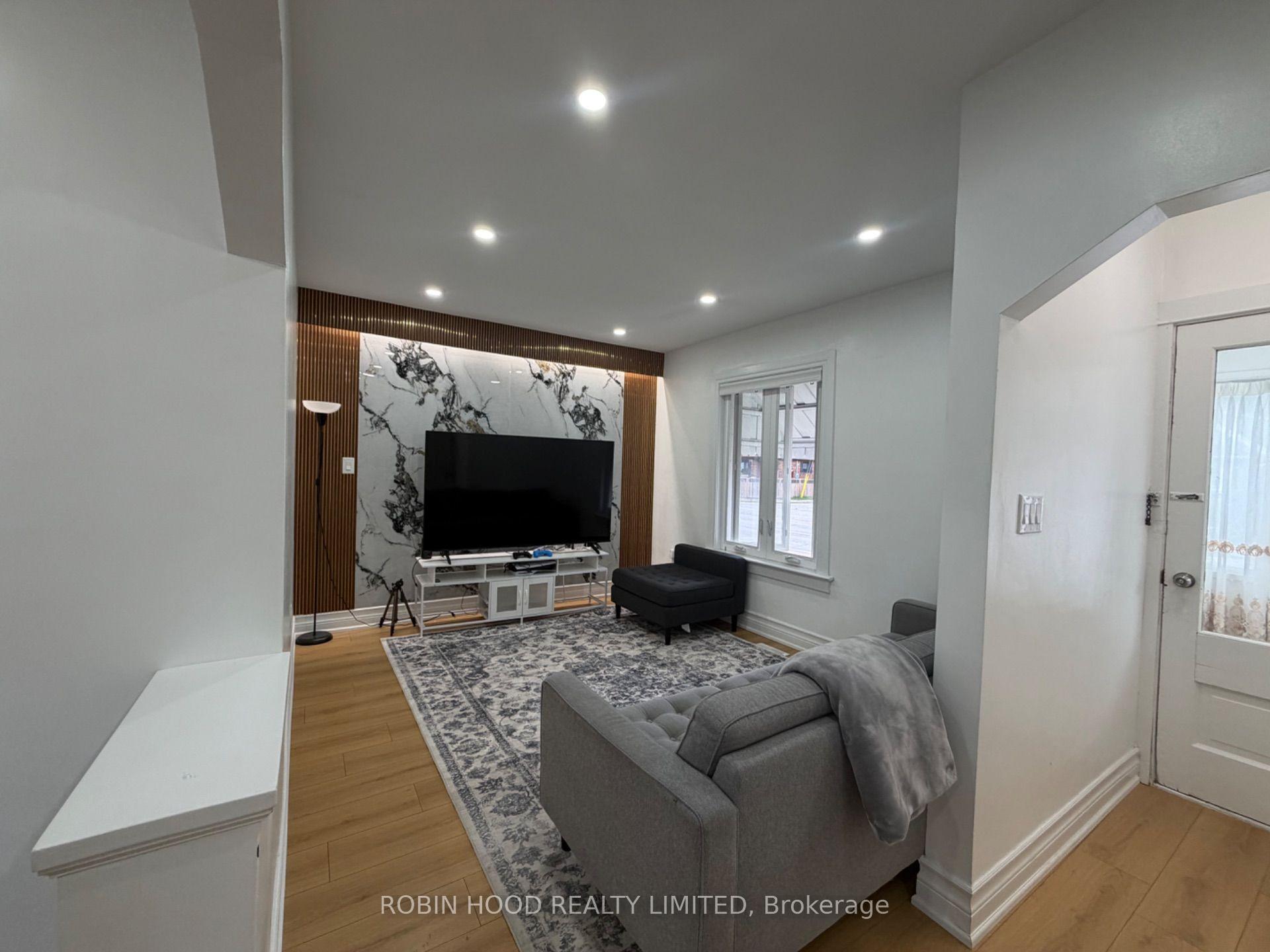 Photo 8 of 329 O'Connor Drive, Toronto, East York — HOMEH
