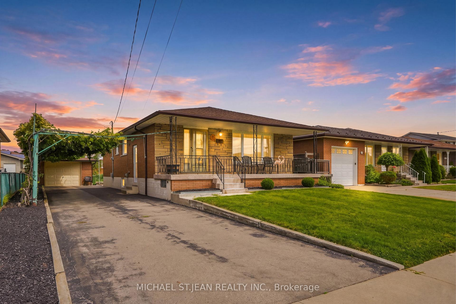 Photo 2 of 7 Duchess Court, Hamilton, Kentley — HOMEH