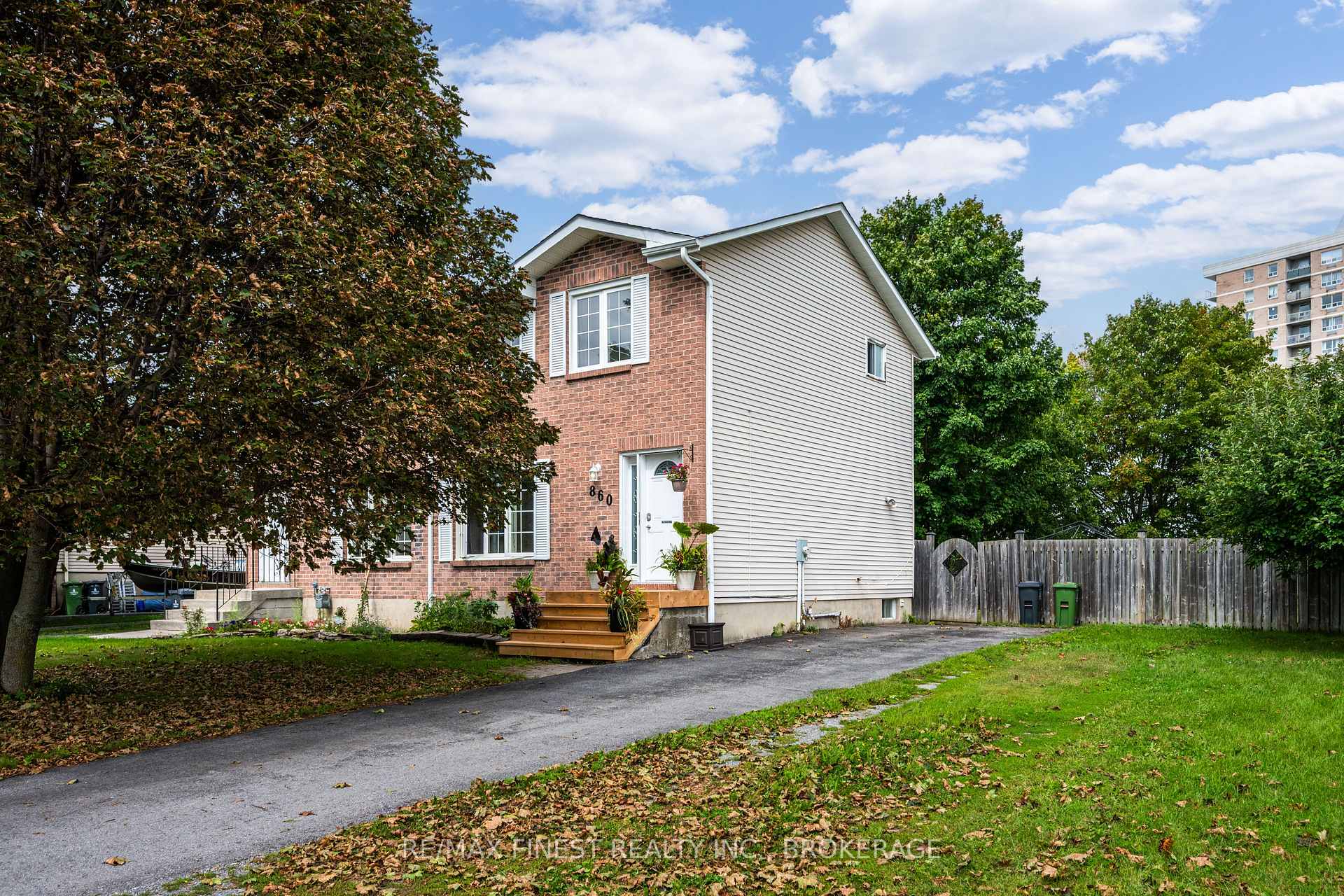 Photo of 860 Beaconhill Court