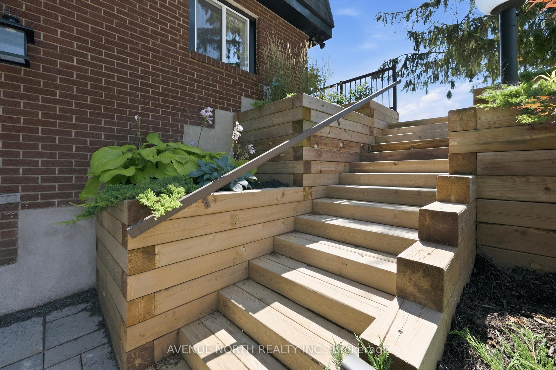 Photo 3 of 2 Oberon Street, Ottawa, Westcliffe Estates — HOMEH