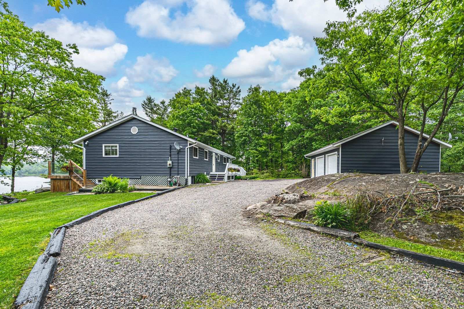 Photo 3 of 1008 Cove Road, Gravenhurst, Wood (Gravenhurst) — HOMEH