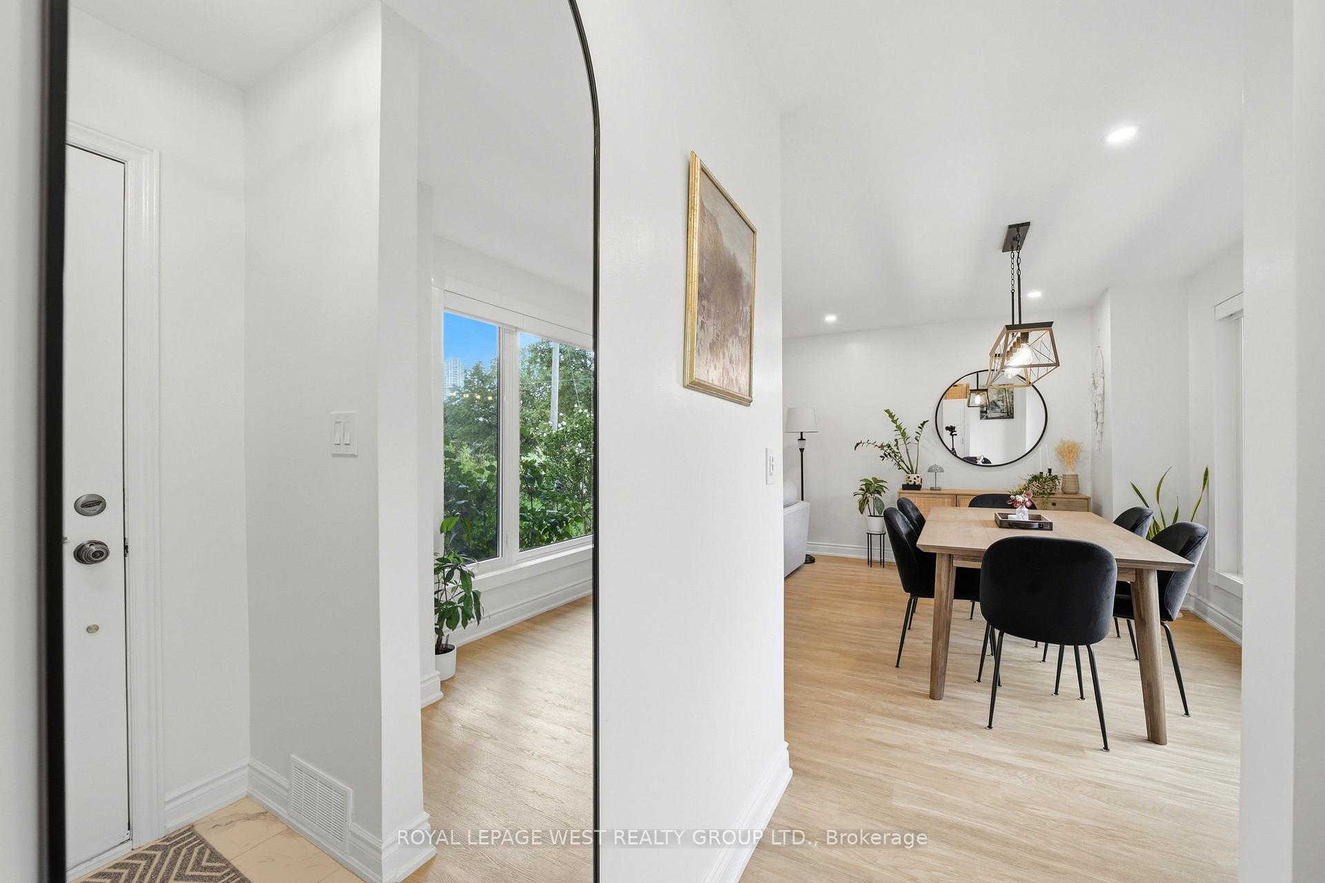 Photo 2 of 72 Mervyn Avenue, Etobicoke, Islington-City Centre West — HOMEH
