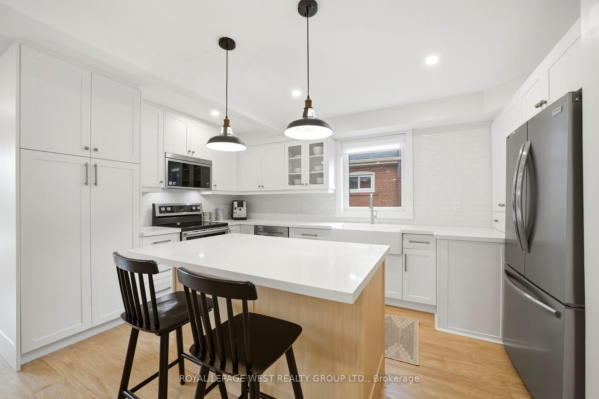 Photo 5 of 72 Mervyn Avenue, Etobicoke, Islington-City Centre West — HOMEH