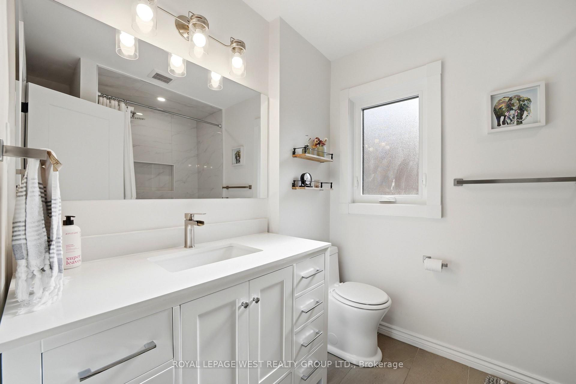 Photo 11 of 72 Mervyn Avenue, Etobicoke, Islington-City Centre West — HOMEH