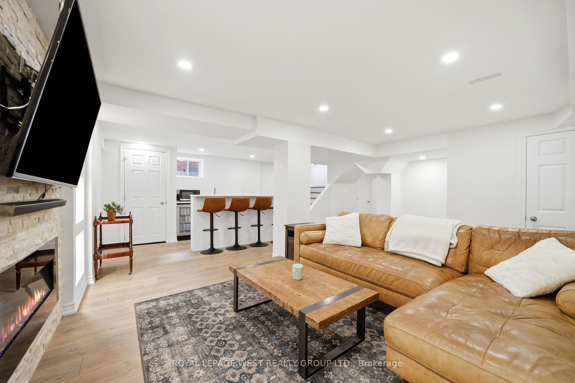 Photo 13 of 72 Mervyn Avenue, Etobicoke, Islington-City Centre West — HOMEH