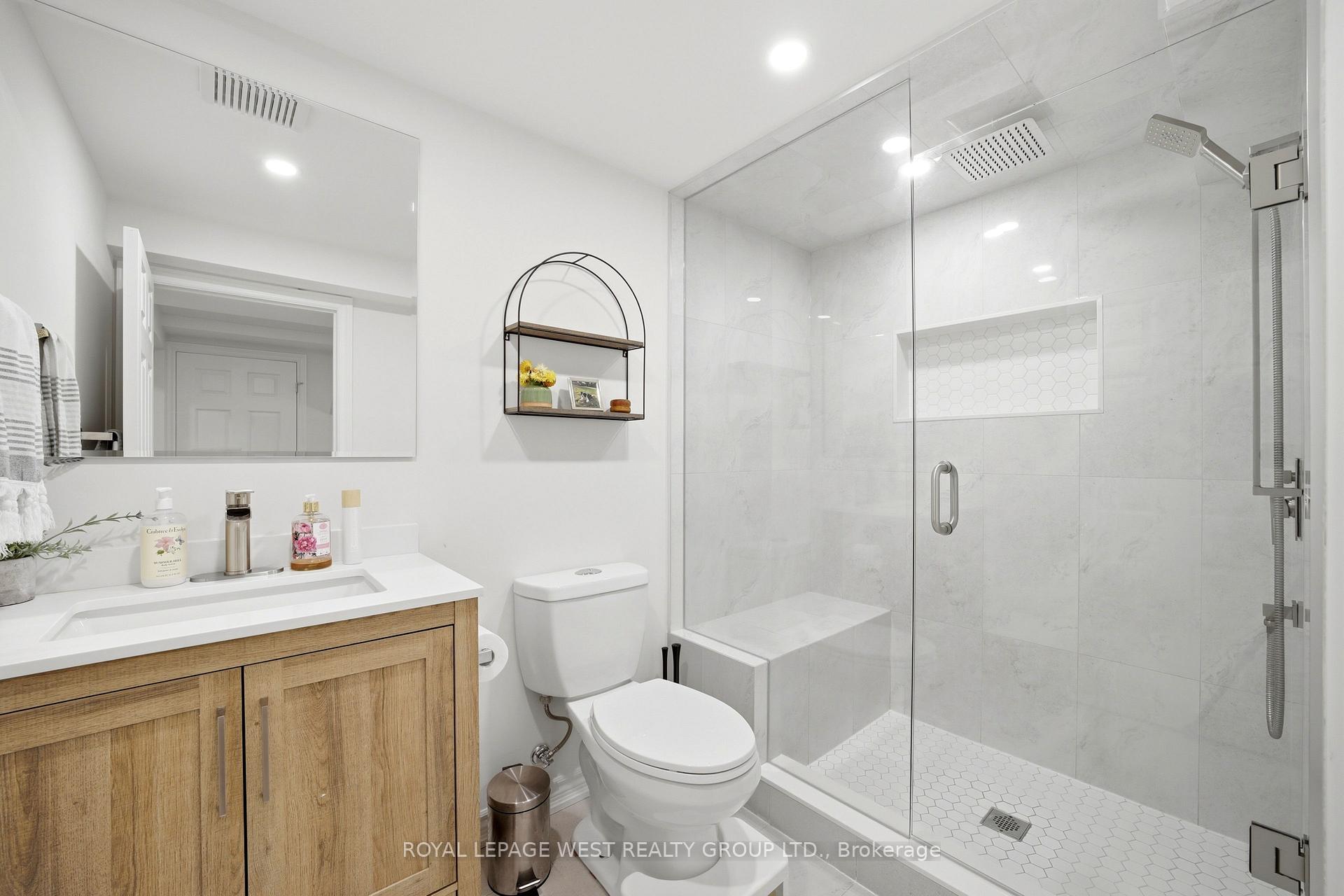 Photo 16 of 72 Mervyn Avenue, Etobicoke, Islington-City Centre West — HOMEH