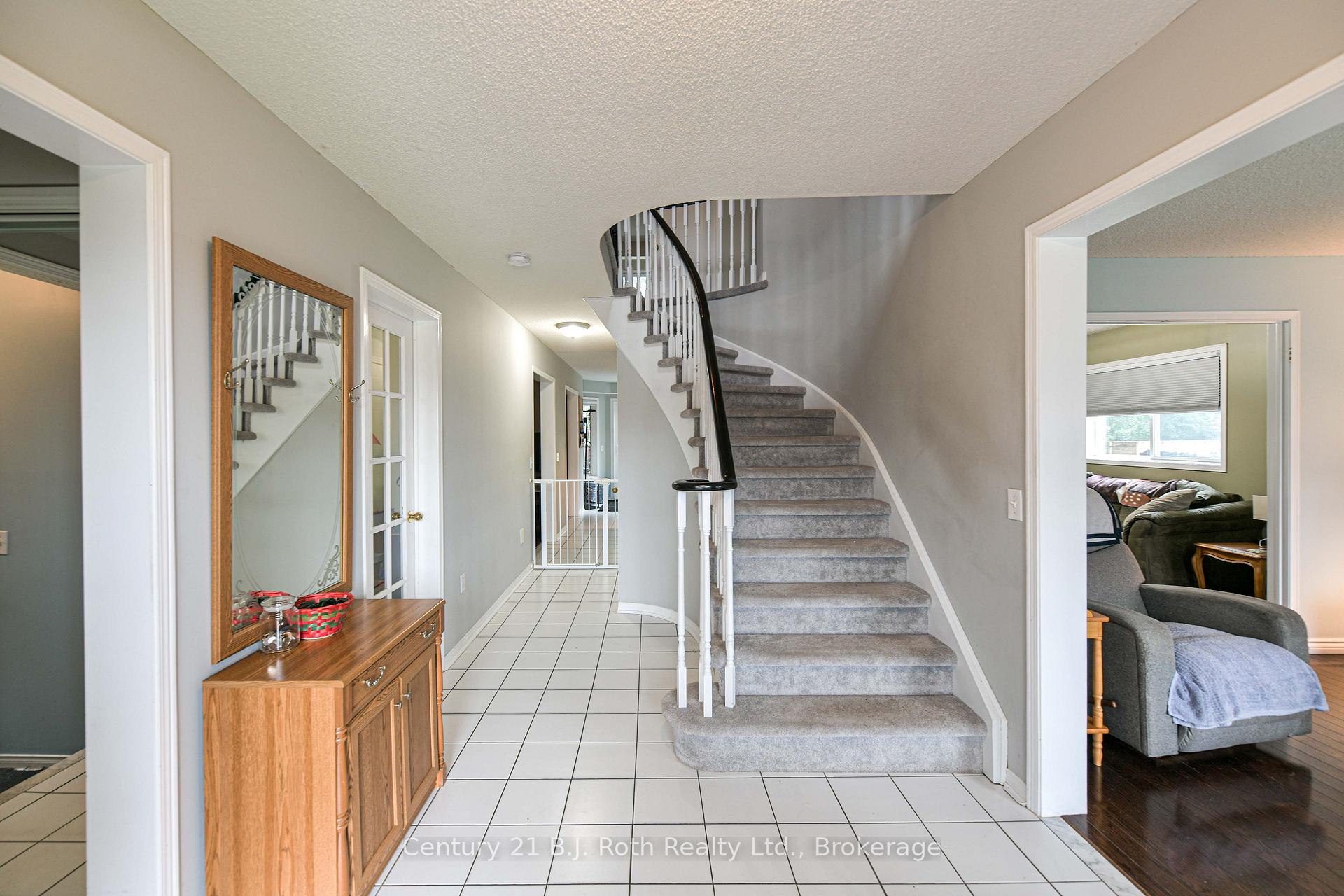 Photo 9 of 16 Frontier Avenue, Orillia — HOMEH