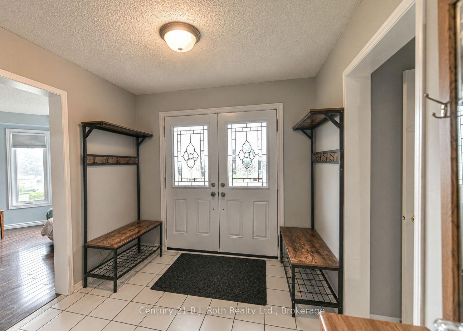 Photo 10 of 16 Frontier Avenue, Orillia — HOMEH