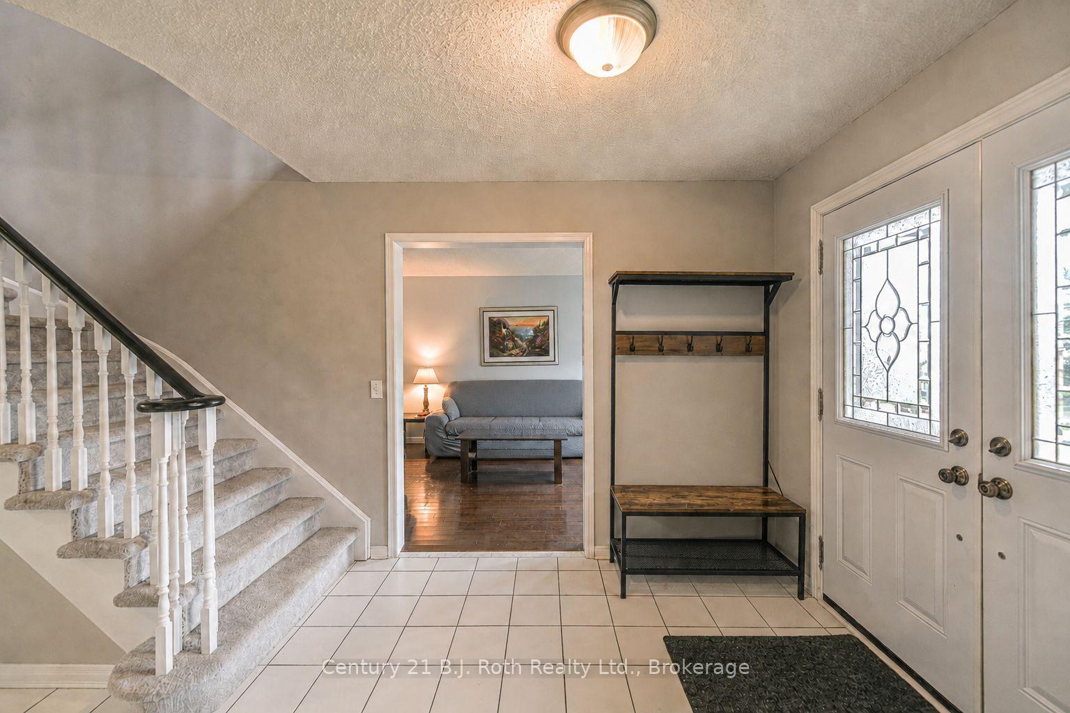Photo 11 of 16 Frontier Avenue, Orillia — HOMEH