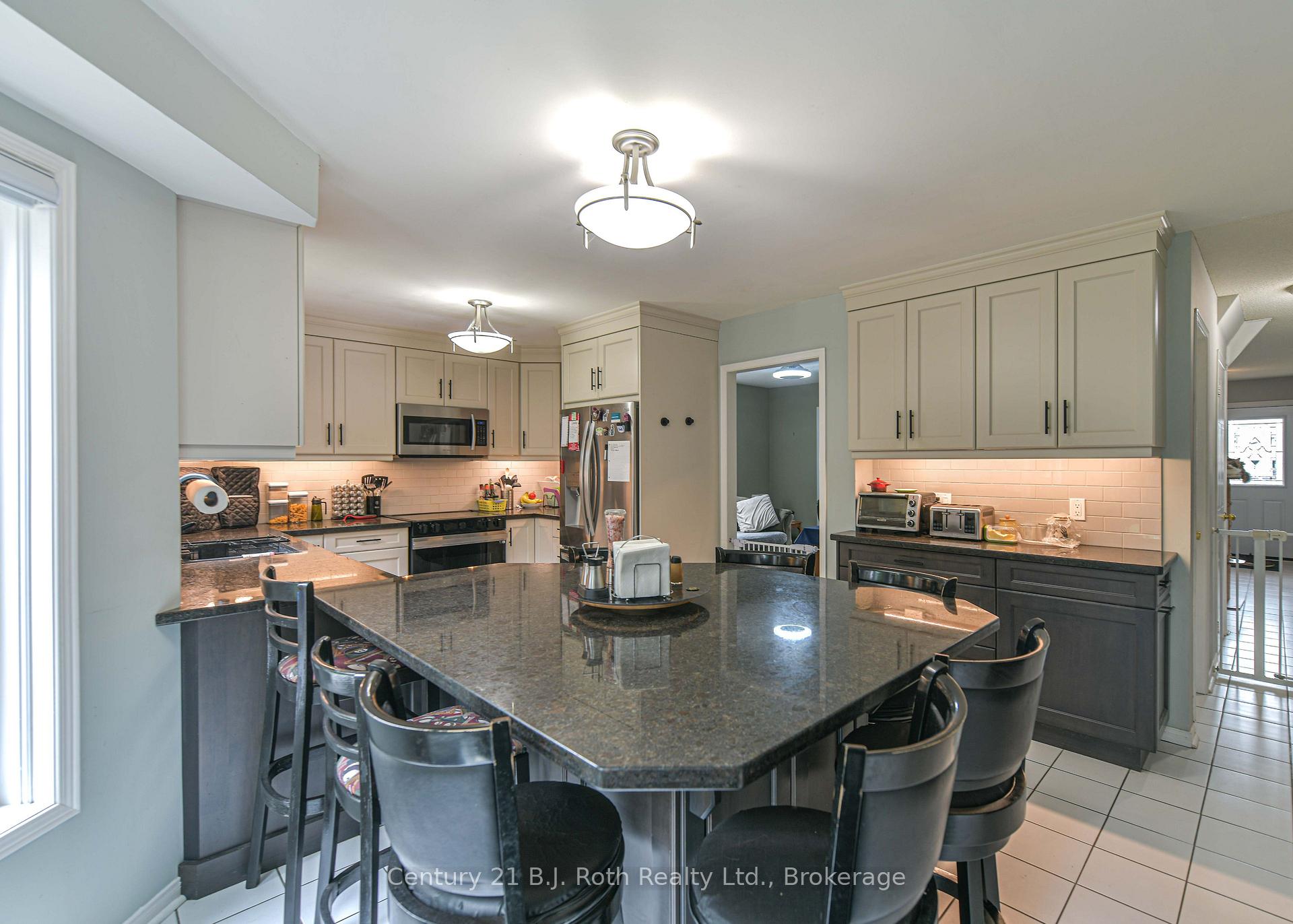 Photo 13 of 16 Frontier Avenue, Orillia — HOMEH