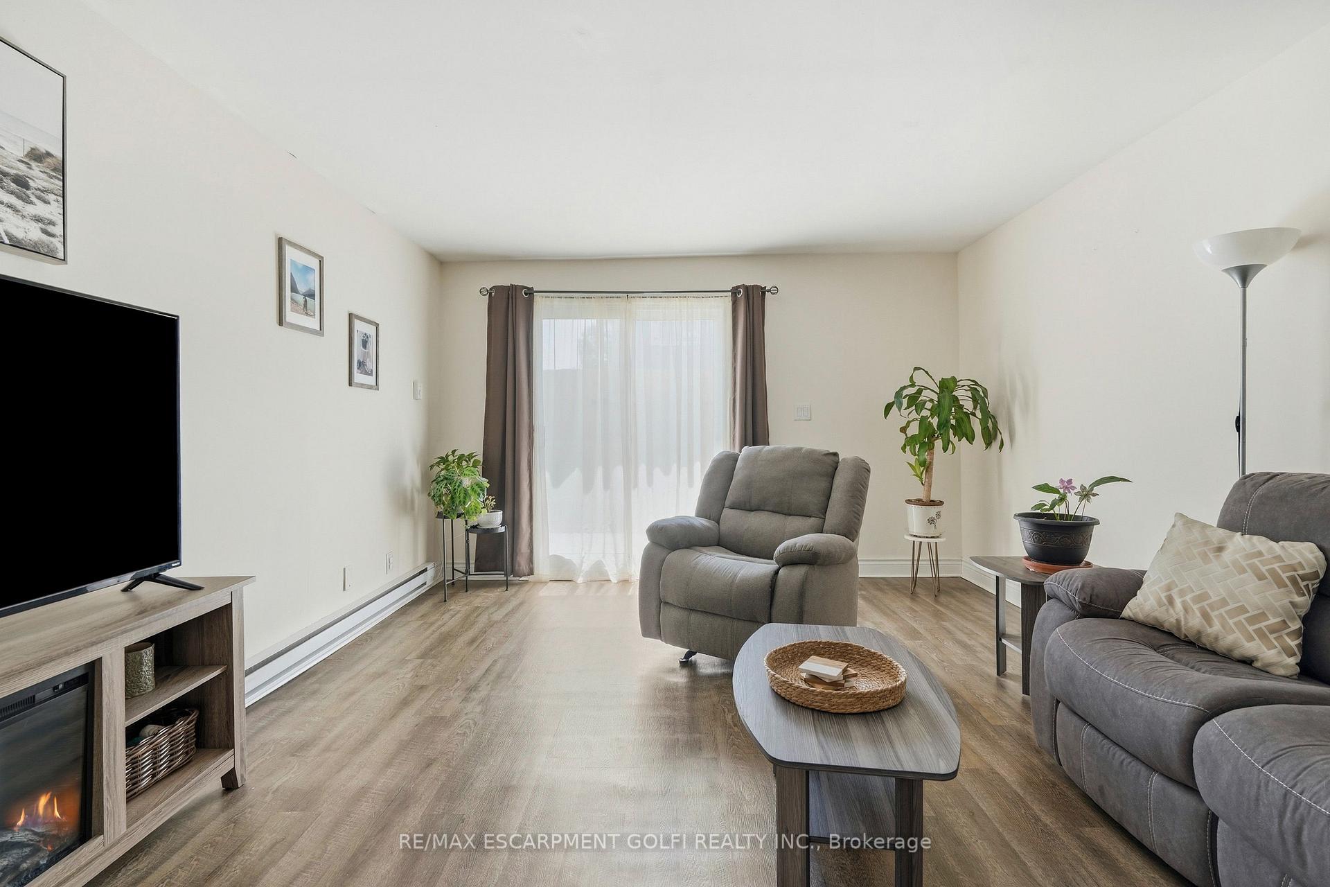 Photo 5 of Unit 4, 8646 Willoughby Drive, Niagara Falls, Chippawa — HOMEH