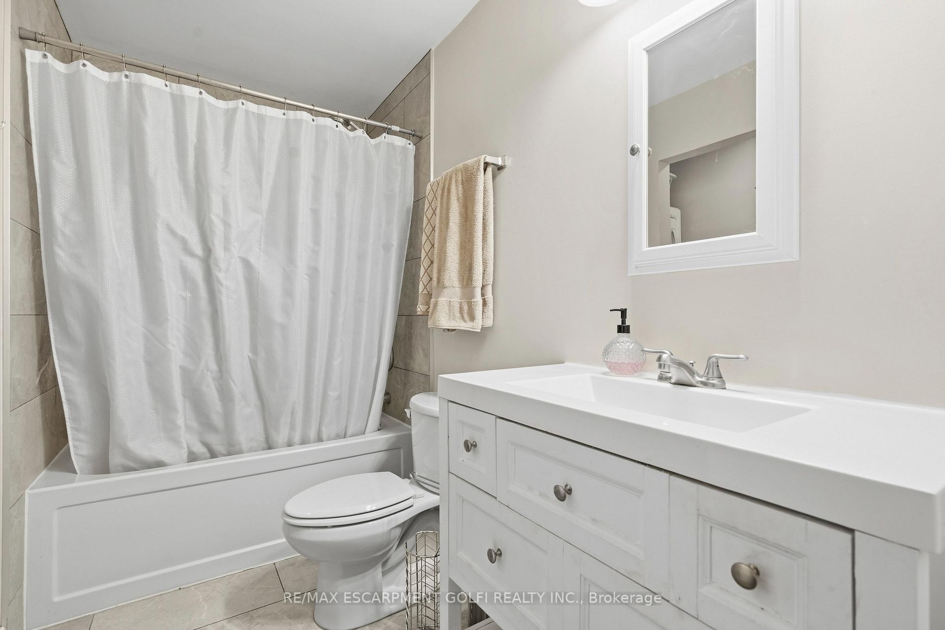 Photo 13 of Unit 4, 8646 Willoughby Drive, Niagara Falls, Chippawa — HOMEH