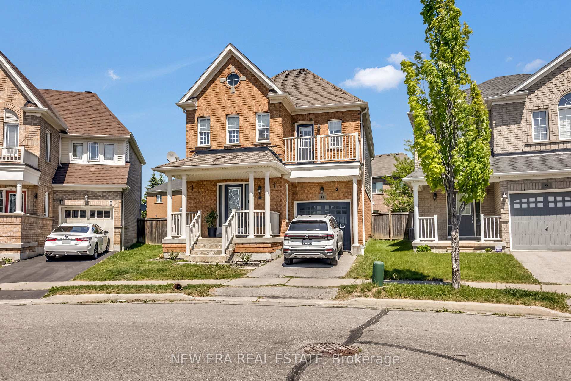 Photo 2 of 11 Warnford Circle, Ajax, Northeast Ajax — HOMEH