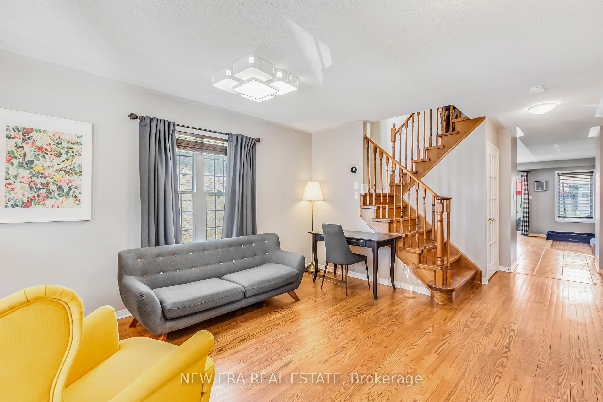 Photo 4 of 11 Warnford Circle, Ajax, Northeast Ajax — HOMEH