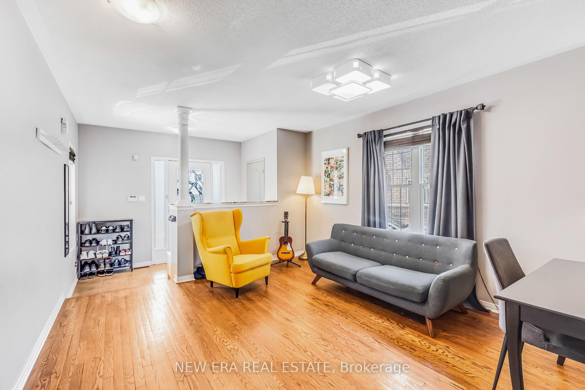 Photo 5 of 11 Warnford Circle, Ajax, Northeast Ajax — HOMEH